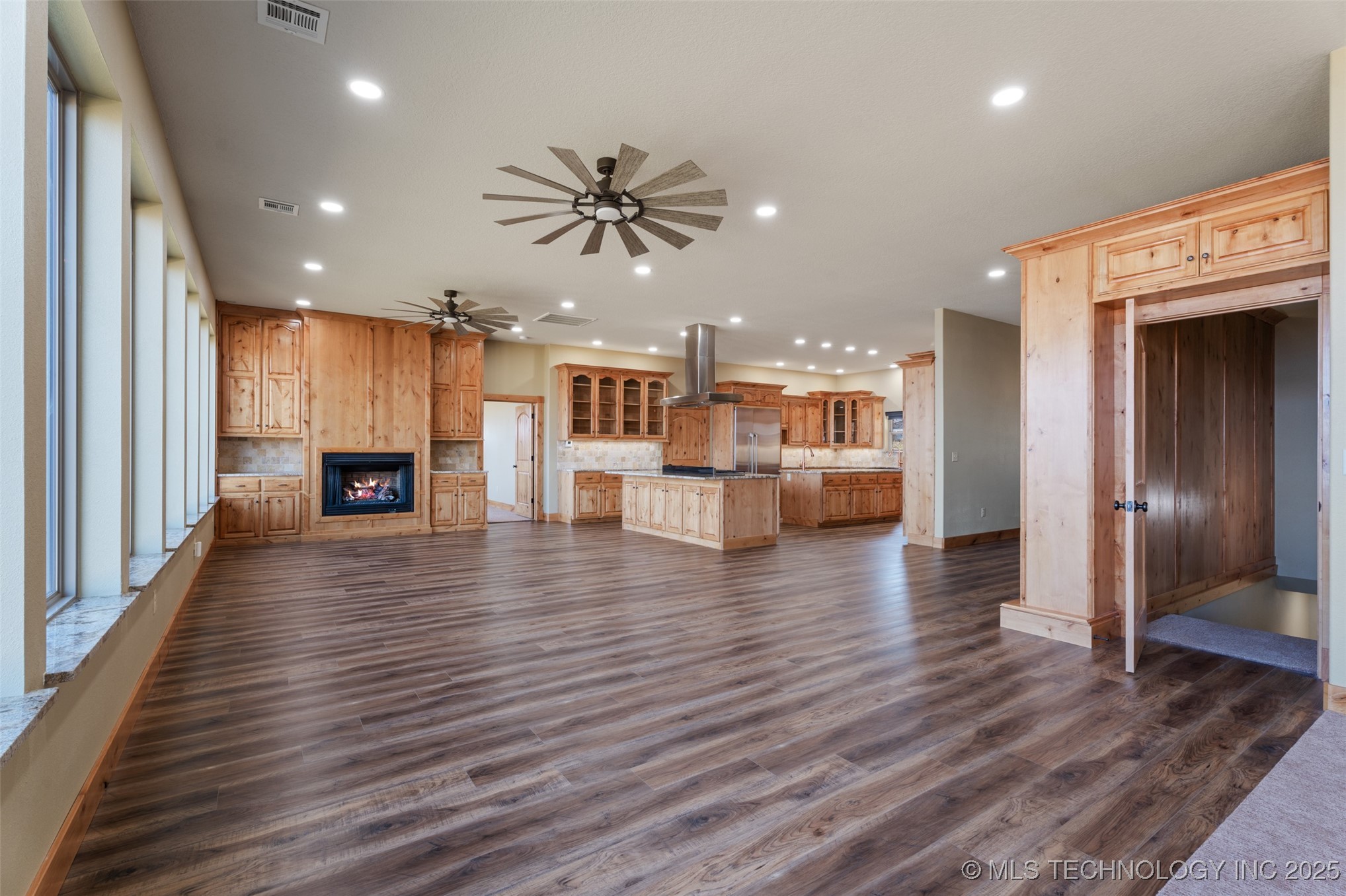 64521 E 256 Place Property Photo 7