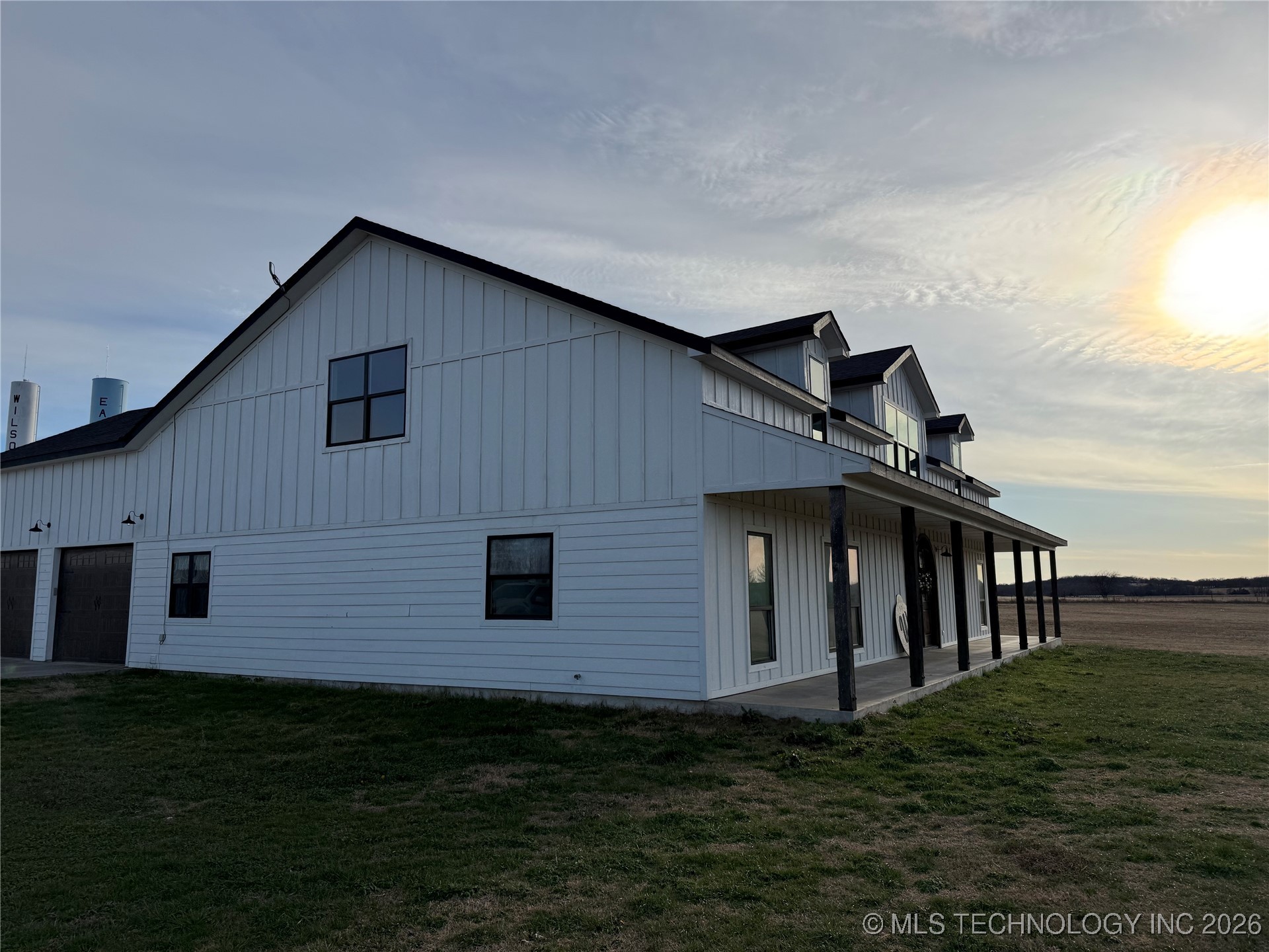 556 Persimmon Nw Property Photo 6