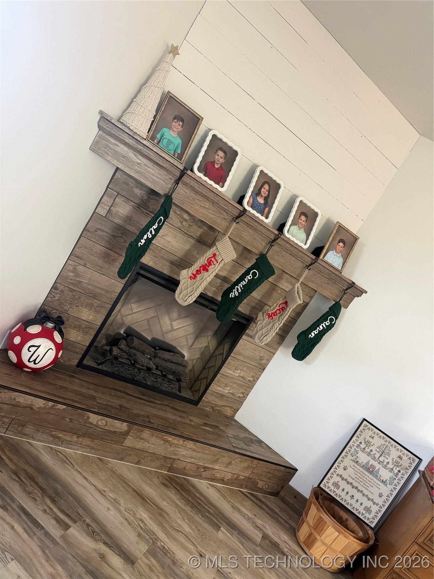 556 Persimmon Nw Property Photo 9