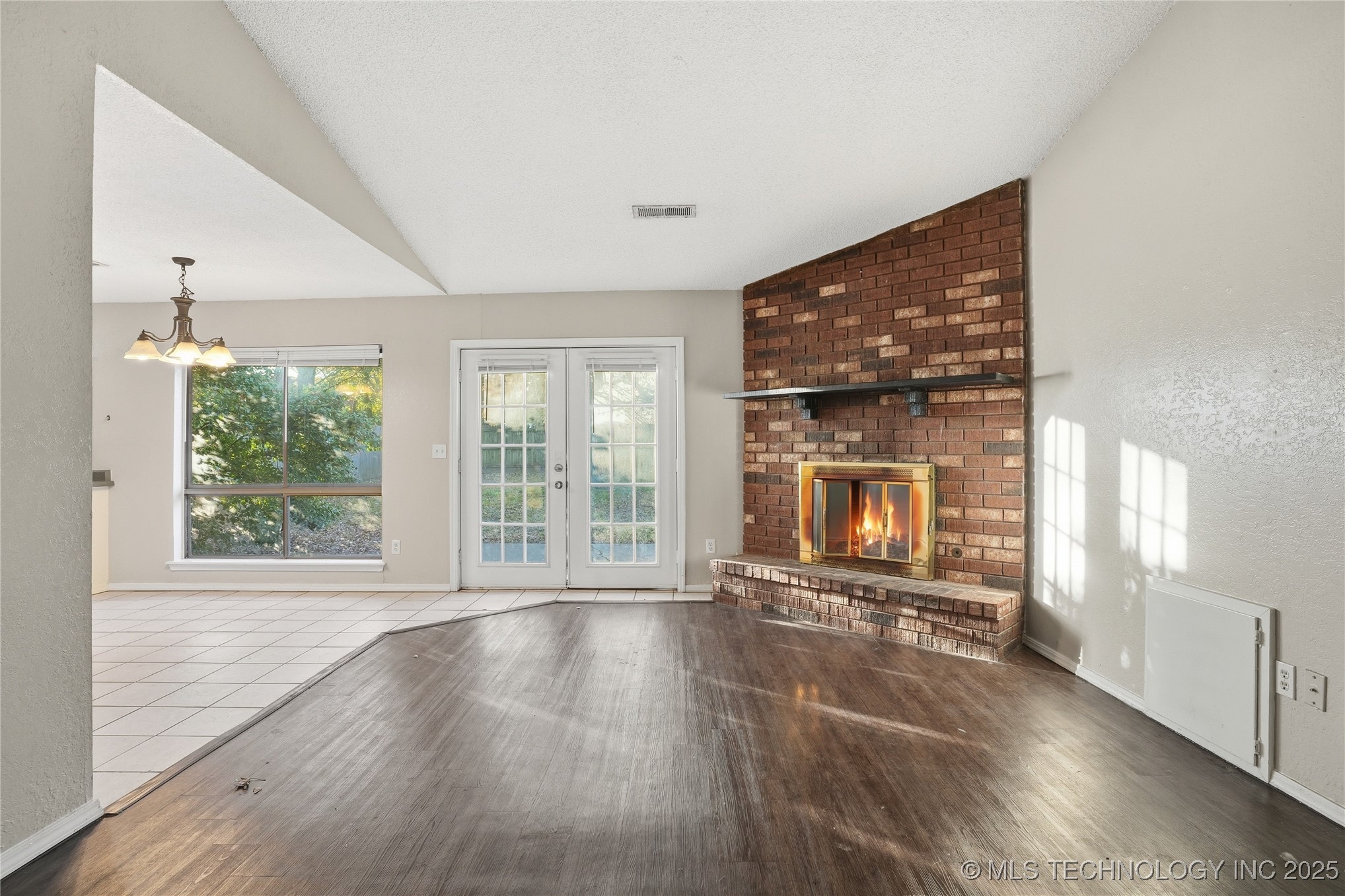 109 W Austin Street Property Photo 2