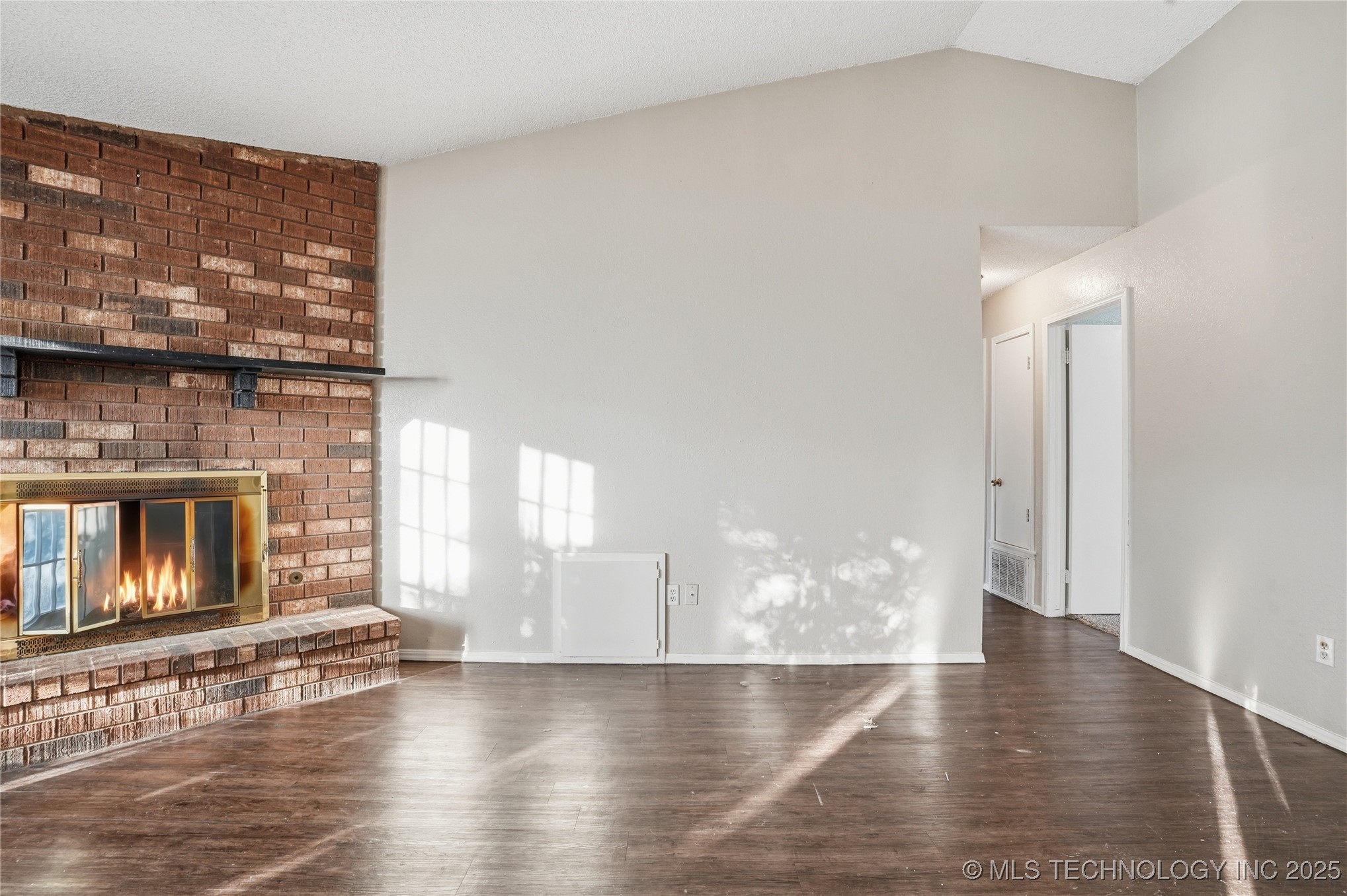 109 W Austin Street Property Photo 5