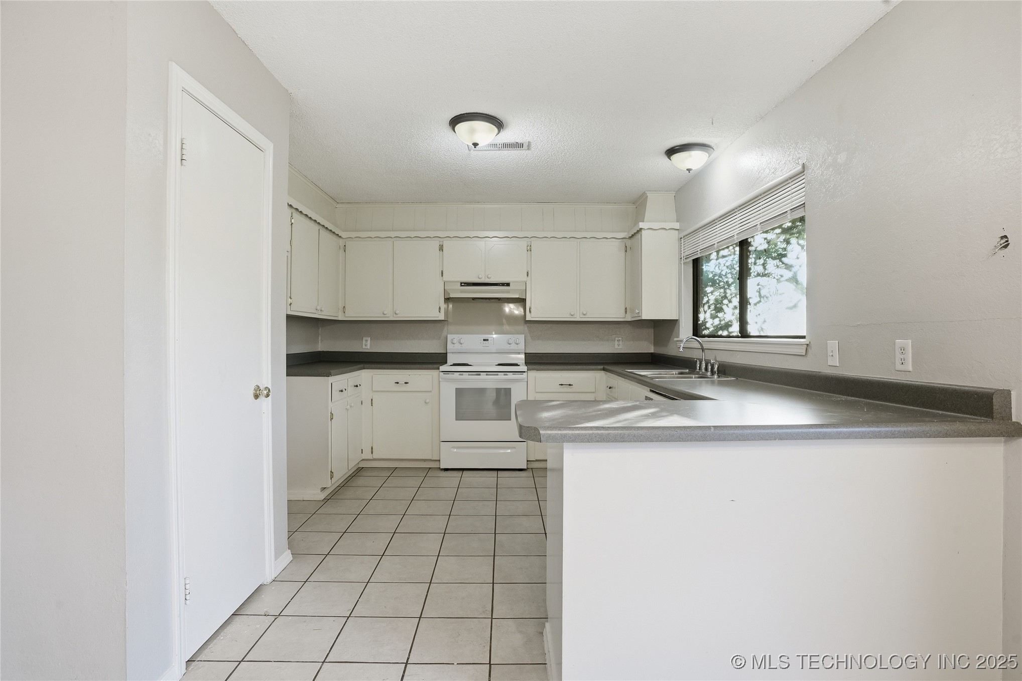 109 W Austin Street Property Photo 11