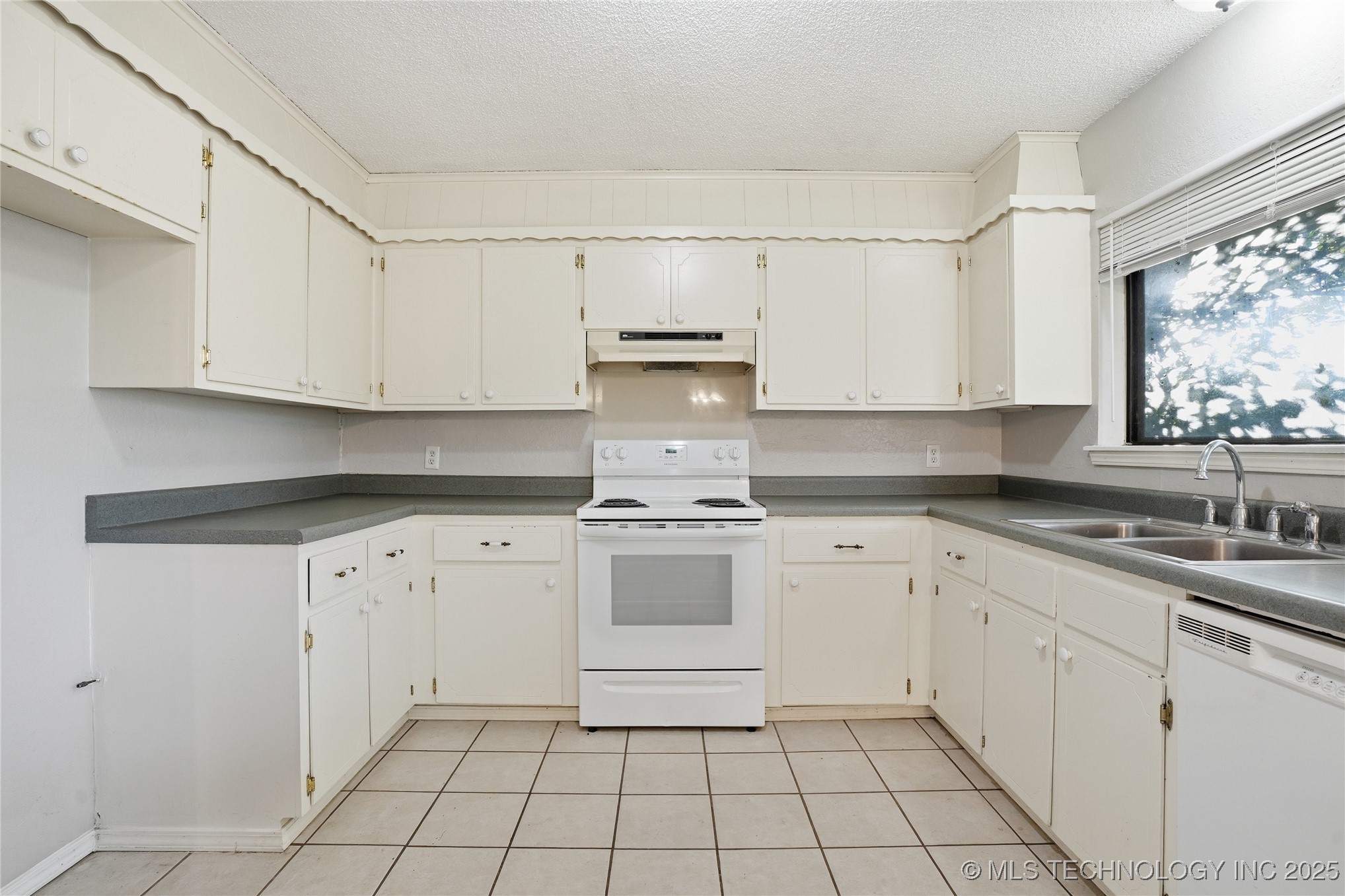 109 W Austin Street Property Photo 12