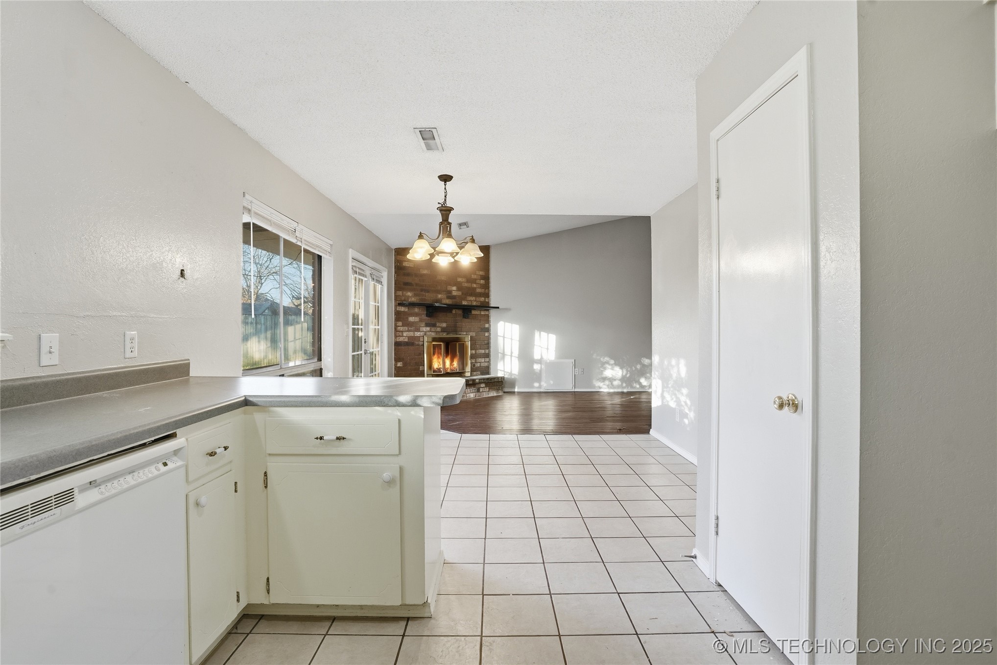 109 W Austin Street Property Photo 14