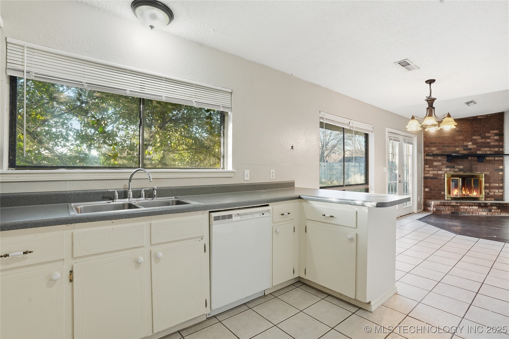 109 W Austin Street Property Photo 15