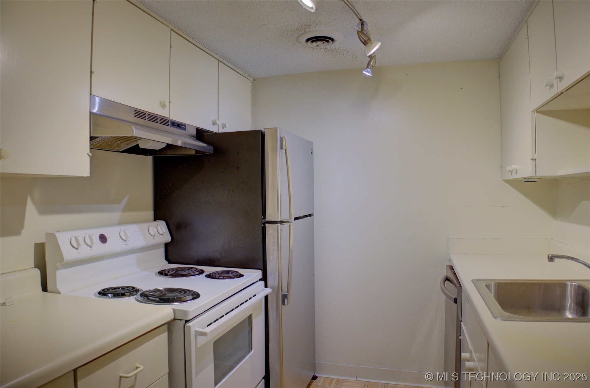 1502 S Boulder Avenue 16m Property Photo 14