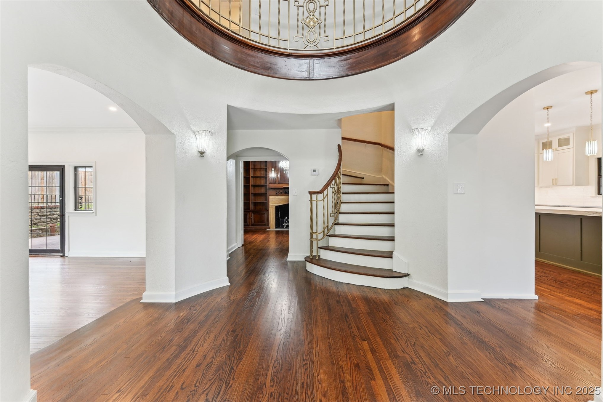 2605 S St Louis Avenue Property Photo 7