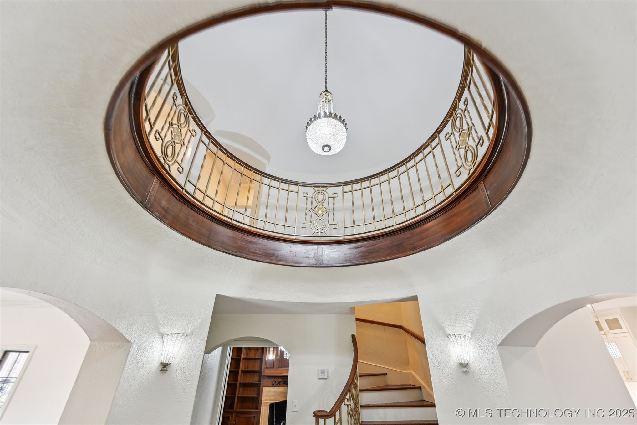 2605 S St Louis Avenue Property Photo 8