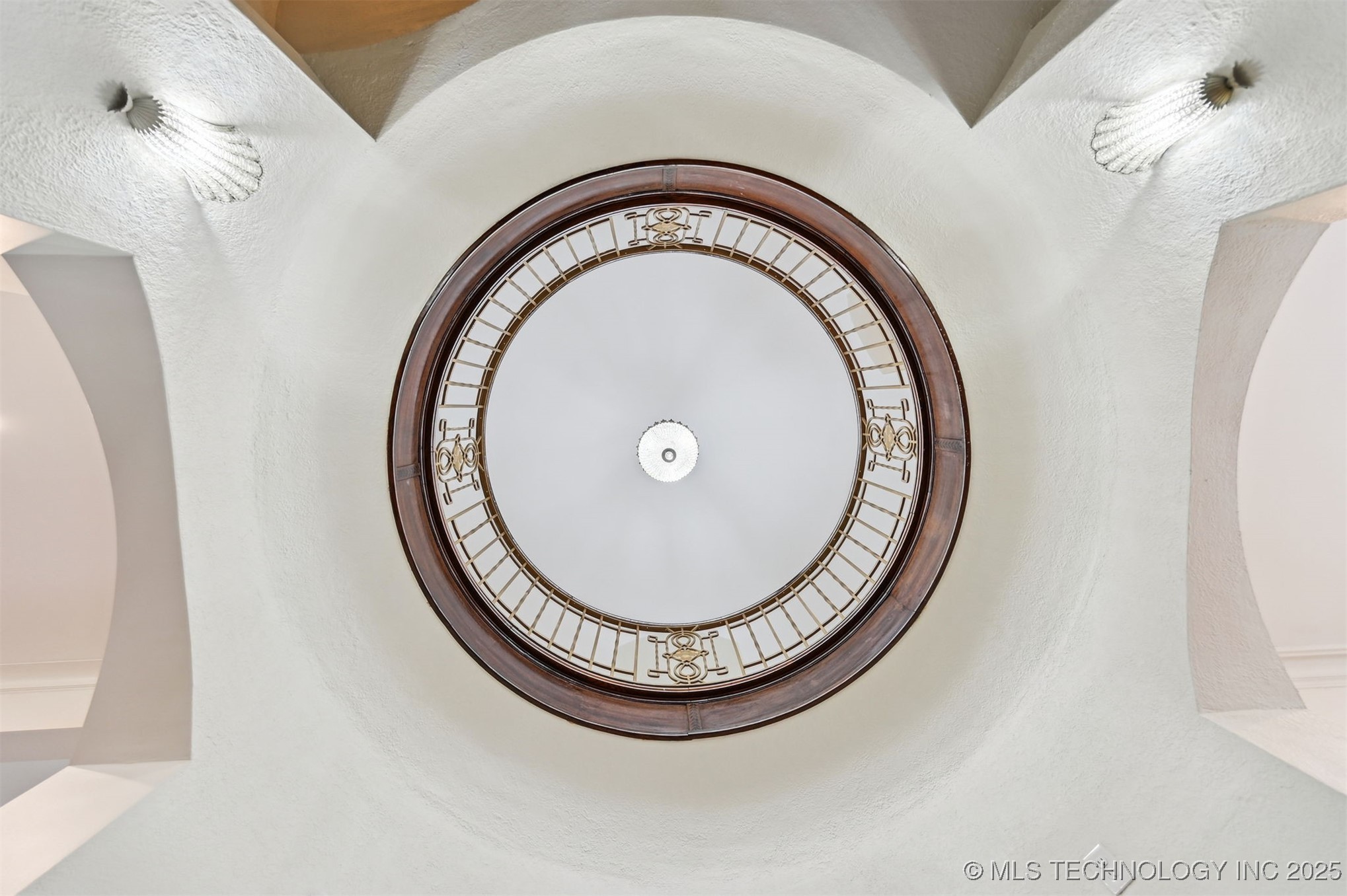 2605 S St Louis Avenue Property Photo 9