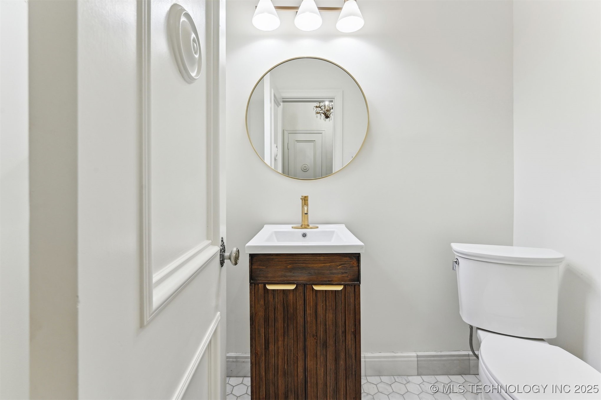 2605 S St Louis Avenue Property Photo 10