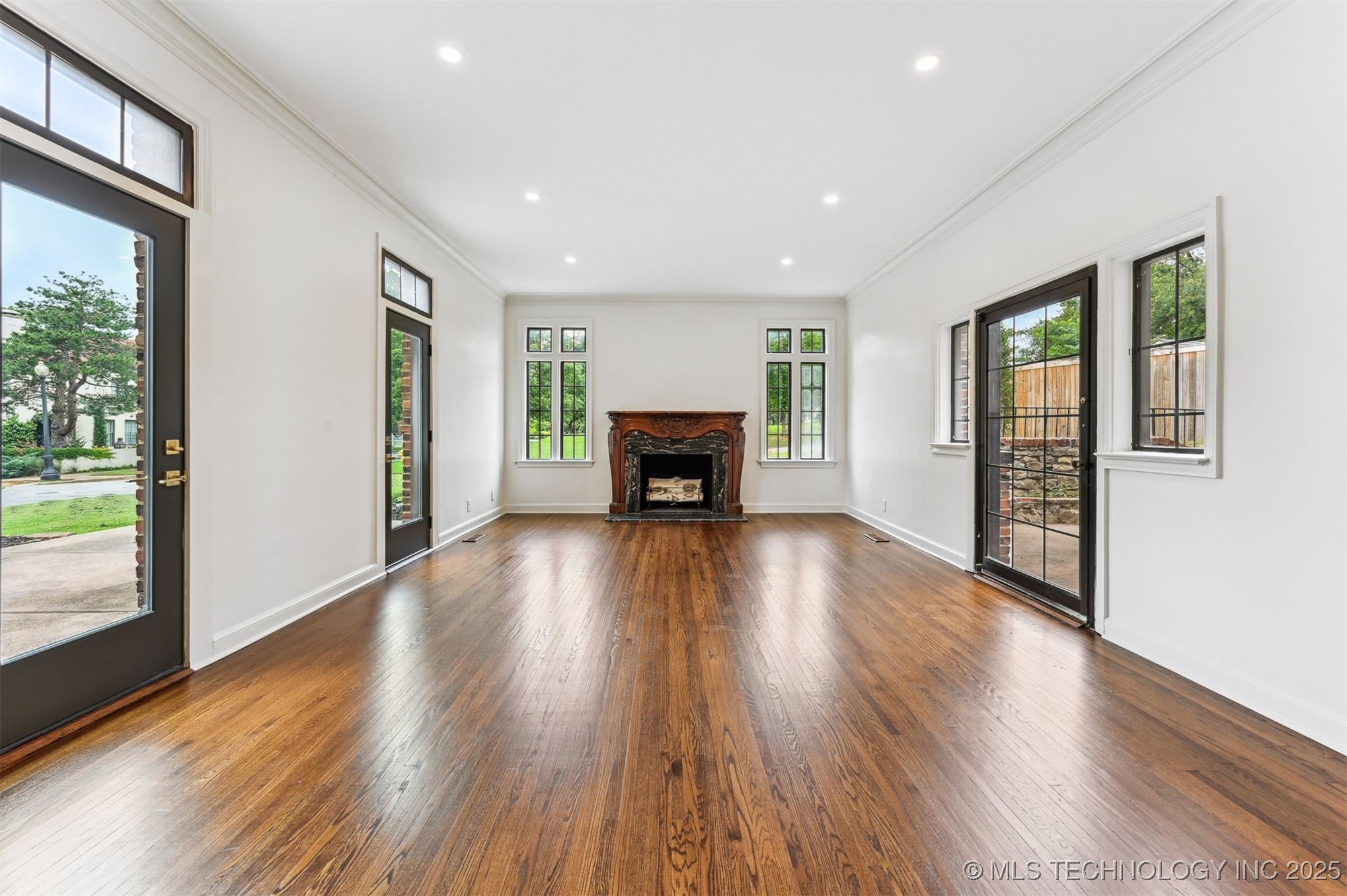 2605 S St Louis Avenue Property Photo 12