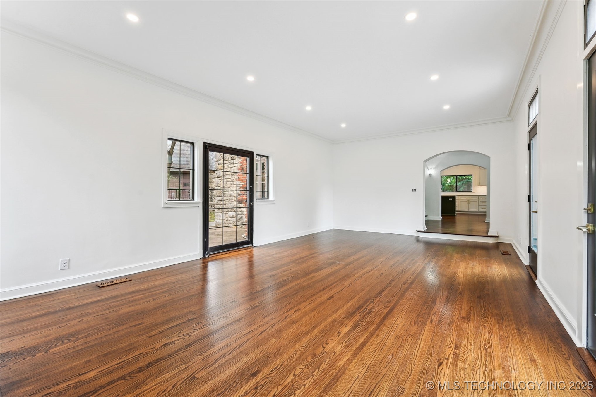 2605 S St Louis Avenue Property Photo 13