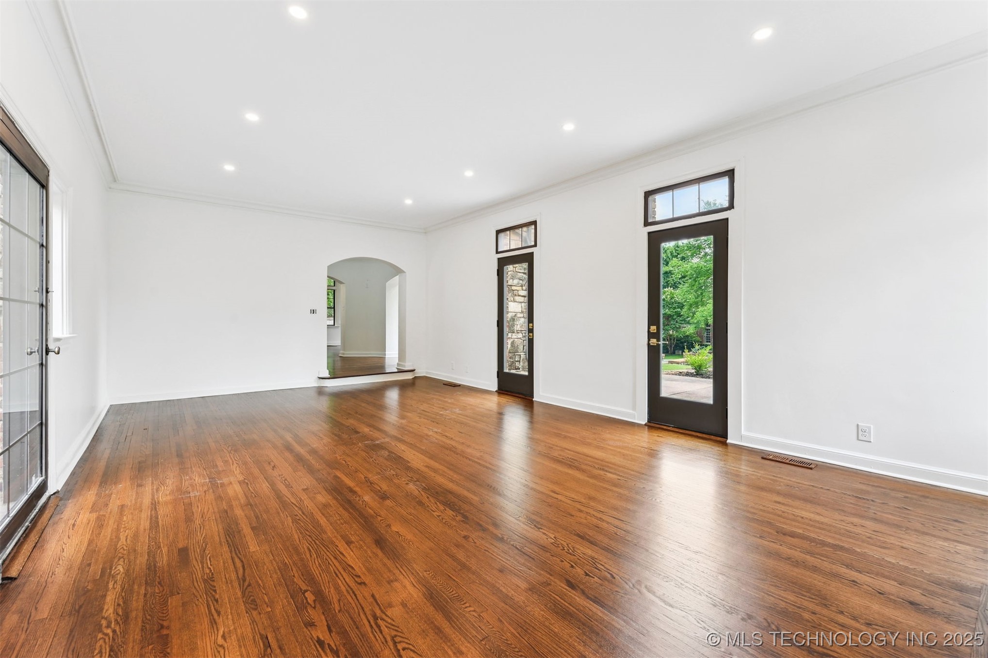 2605 S St Louis Avenue Property Photo 14