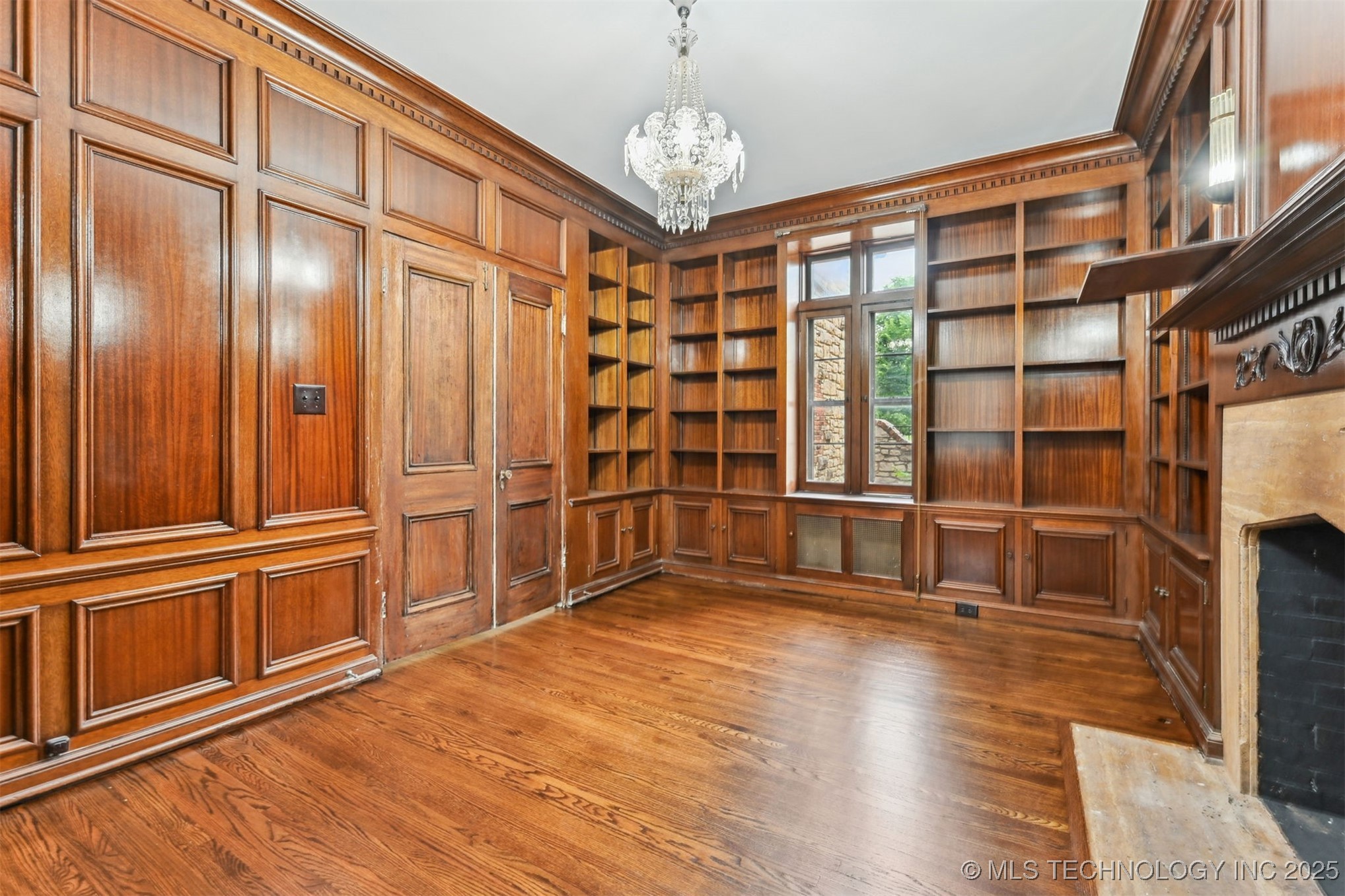 2605 S St Louis Avenue Property Photo 17