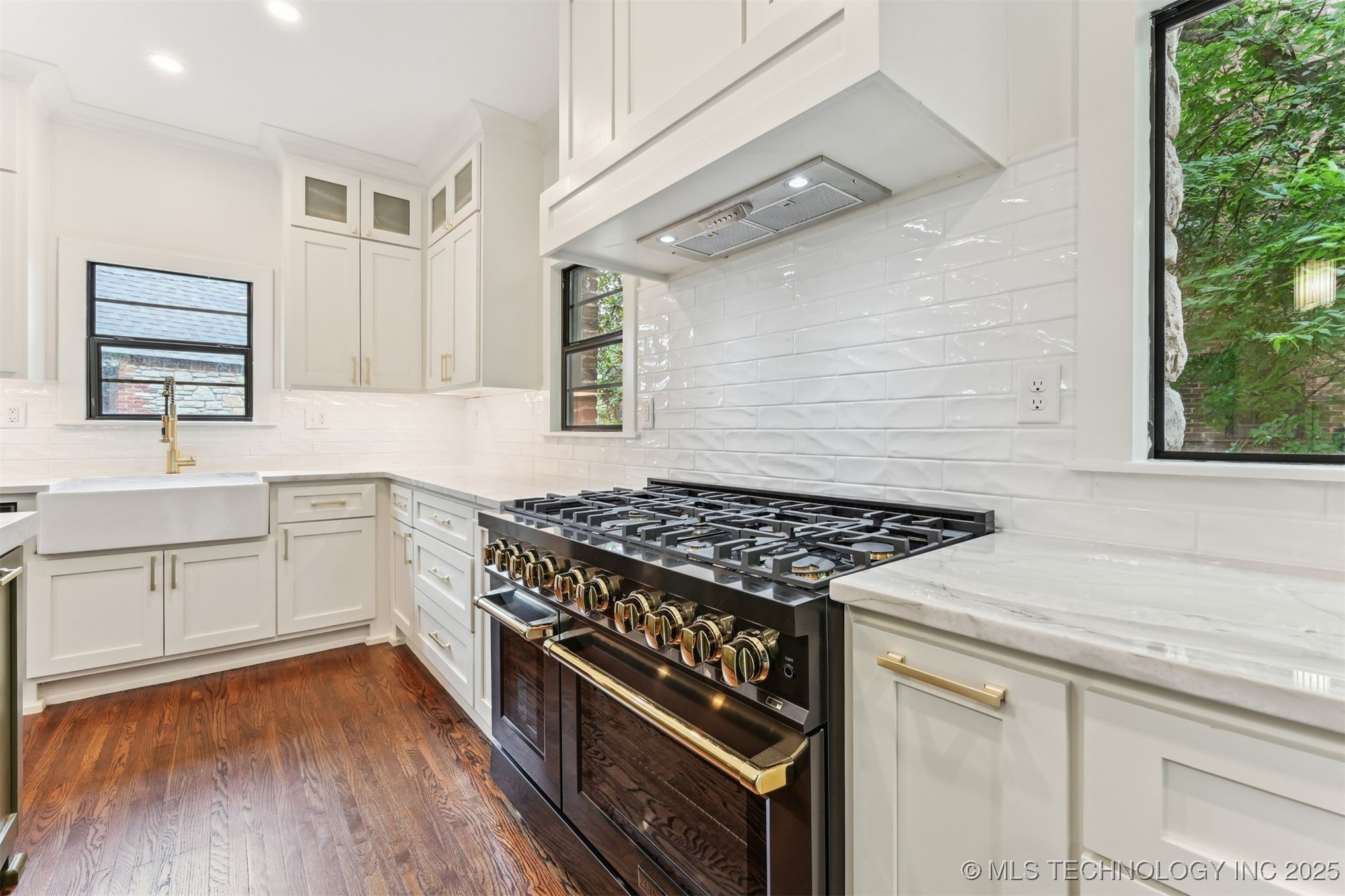 2605 S St Louis Avenue Property Photo 20