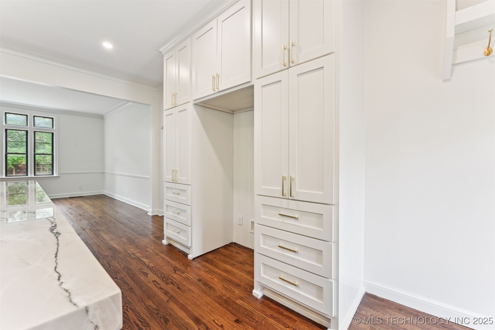 2605 S St Louis Avenue Property Photo 24