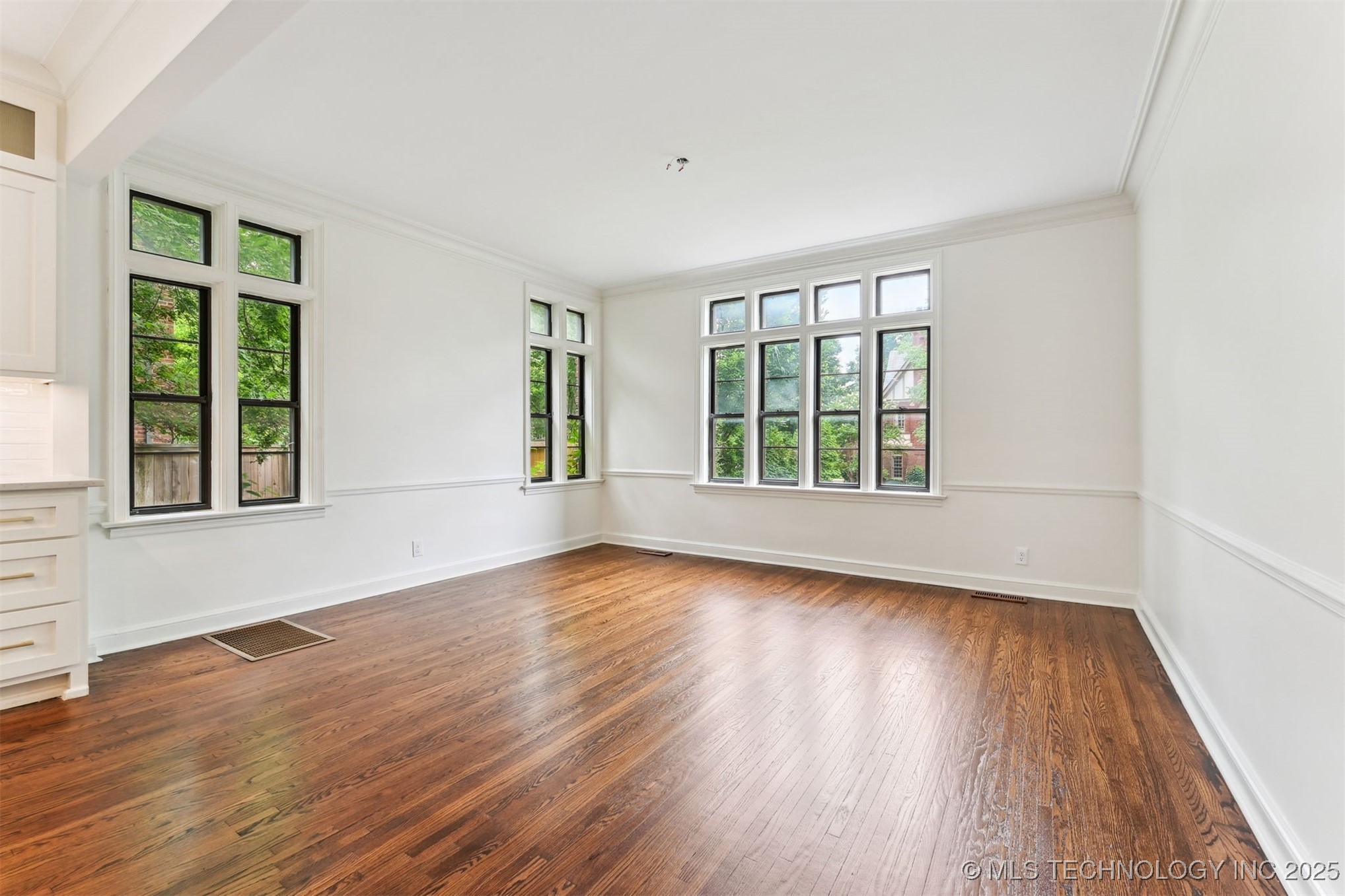 2605 S St Louis Avenue Property Photo 26