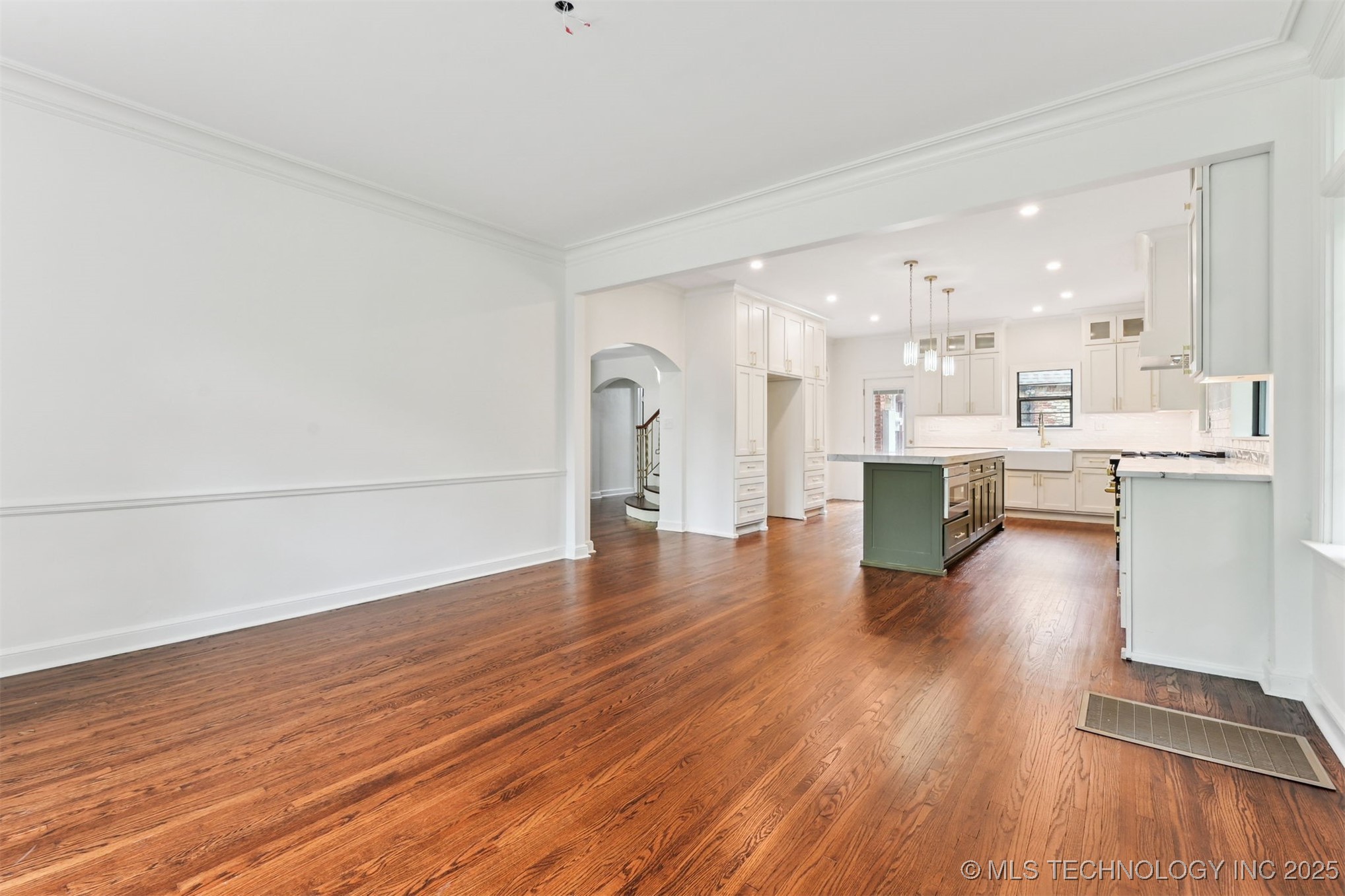 2605 S St Louis Avenue Property Photo 27