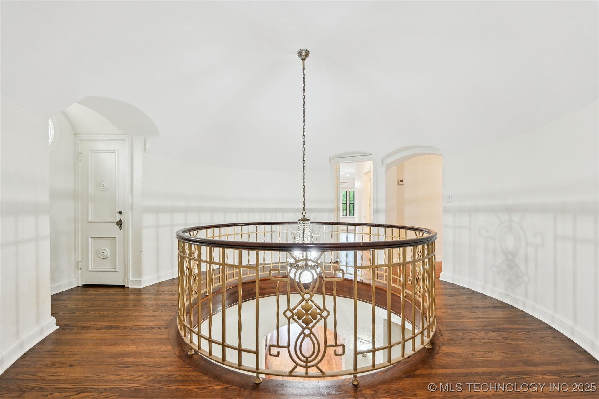 2605 S St Louis Avenue Property Photo 28