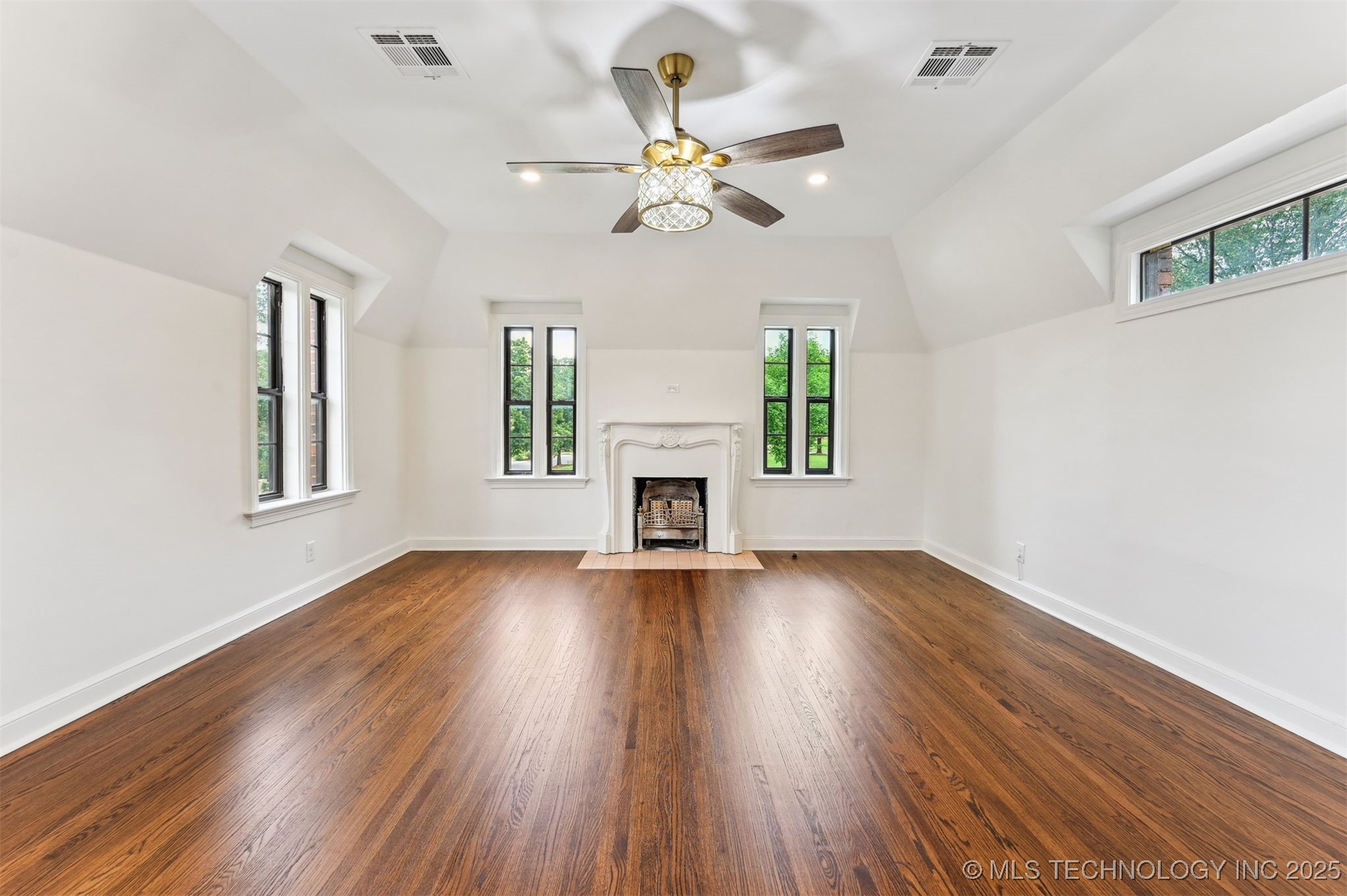 2605 S St Louis Avenue Property Photo 30