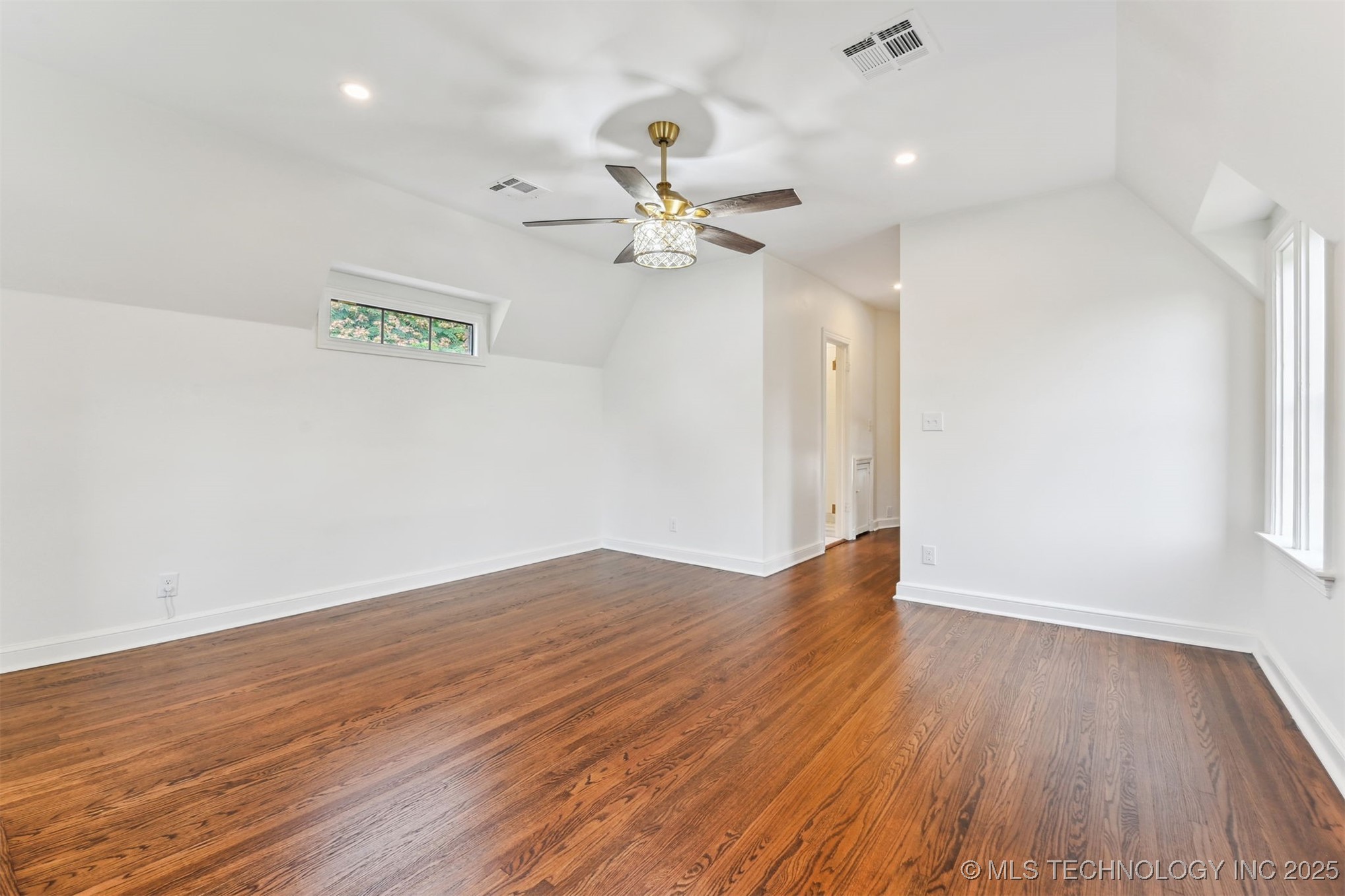 2605 S St Louis Avenue Property Photo 31