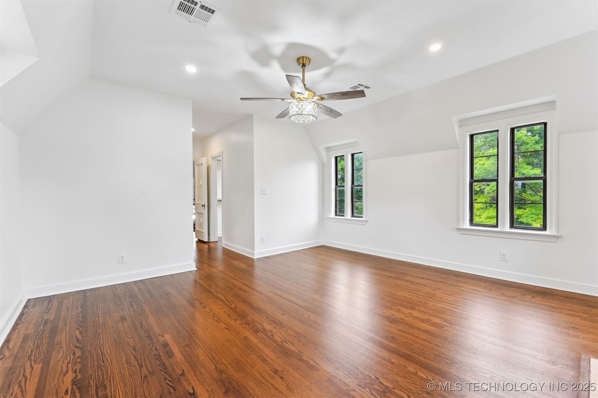 2605 S St Louis Avenue Property Photo 32