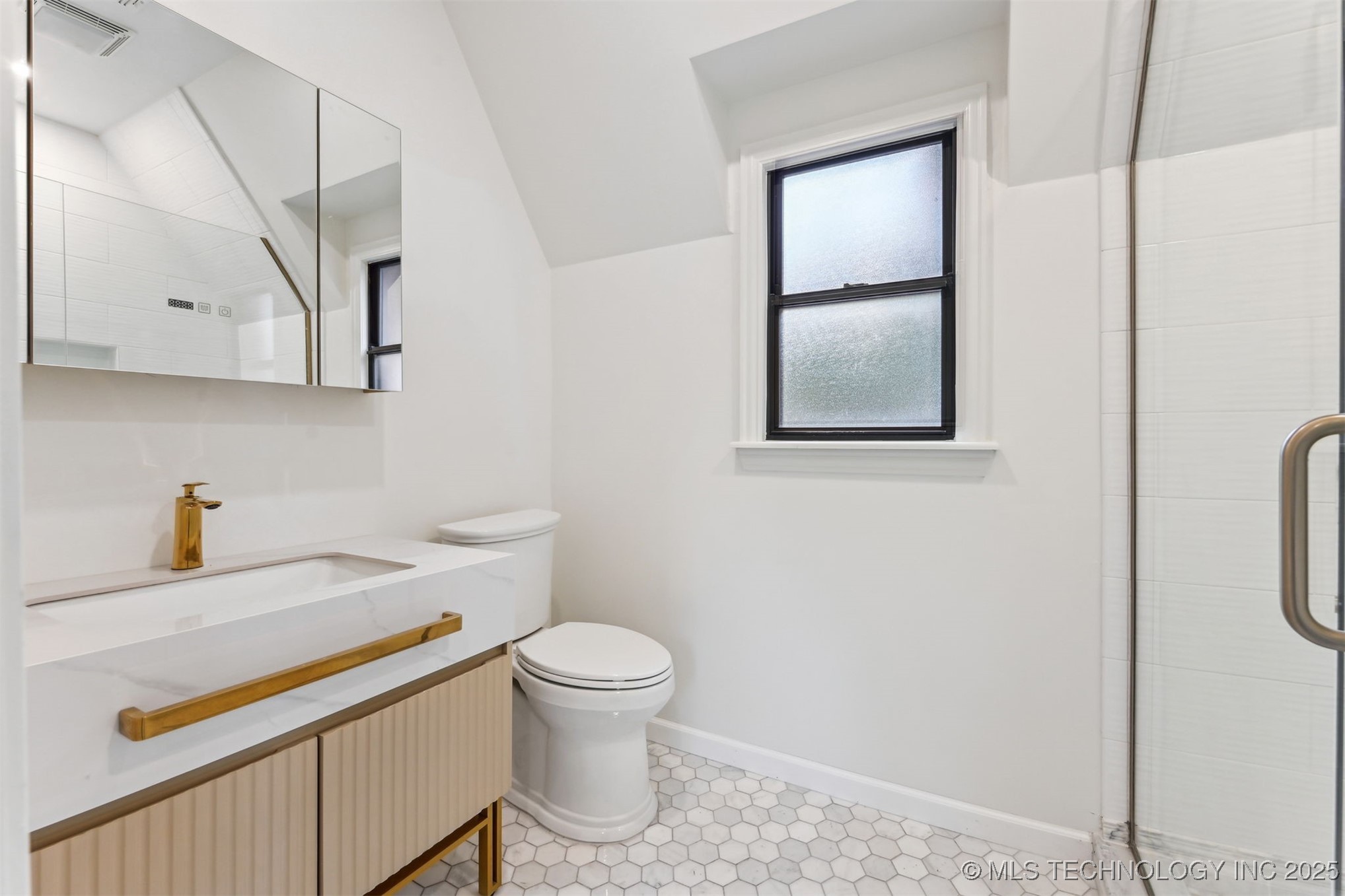 2605 S St Louis Avenue Property Photo 33