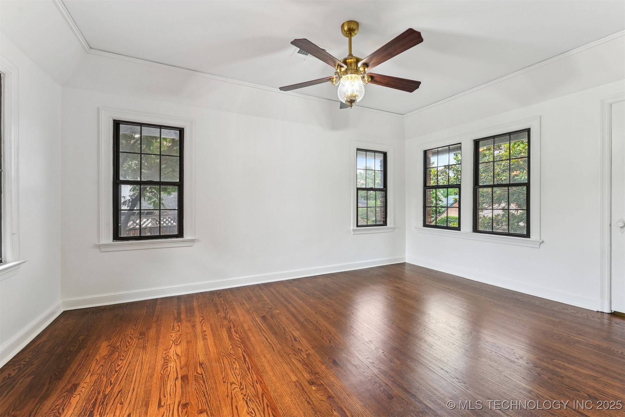 2605 S St Louis Avenue Property Photo 37