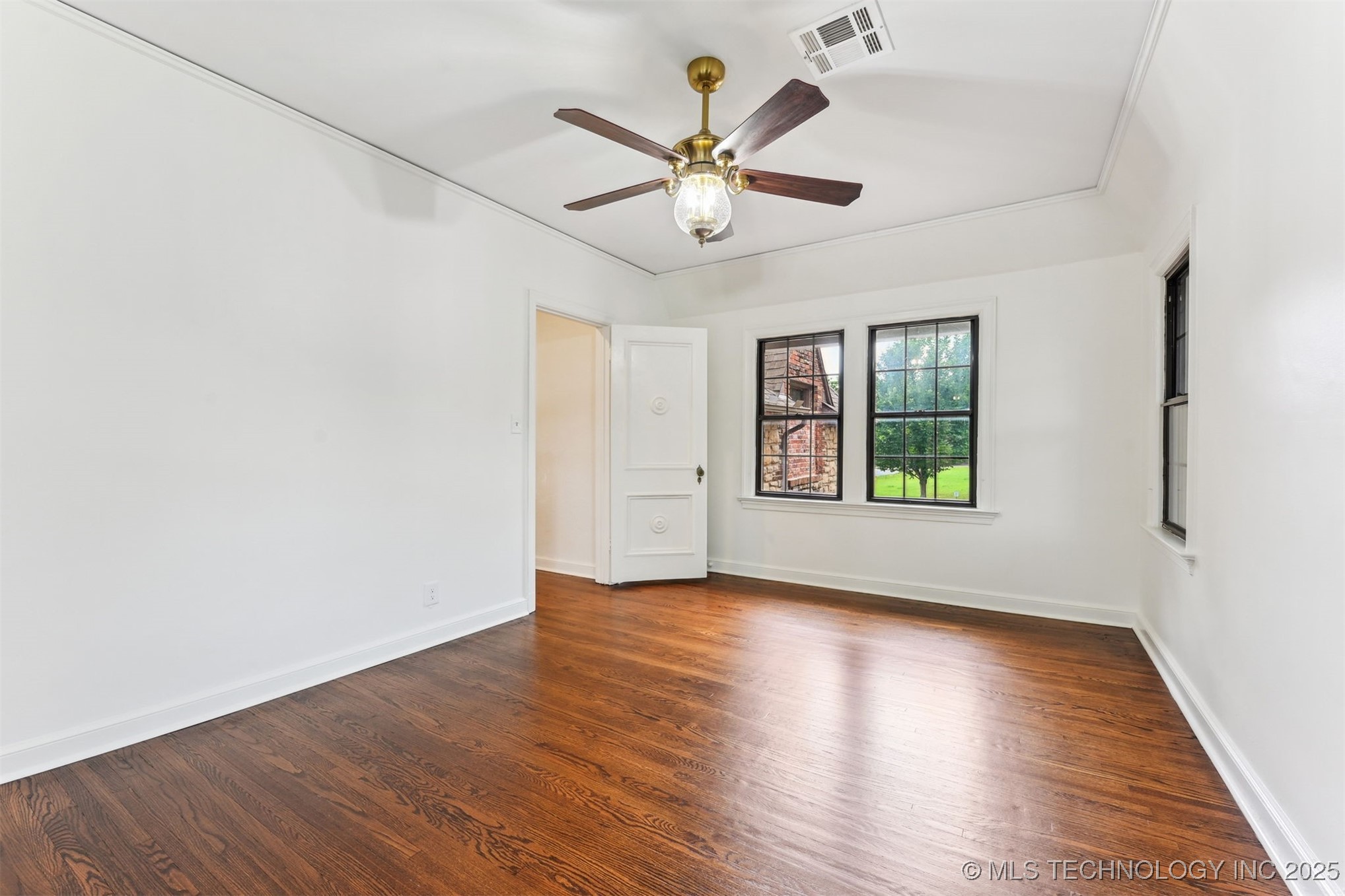 2605 S St Louis Avenue Property Photo 38