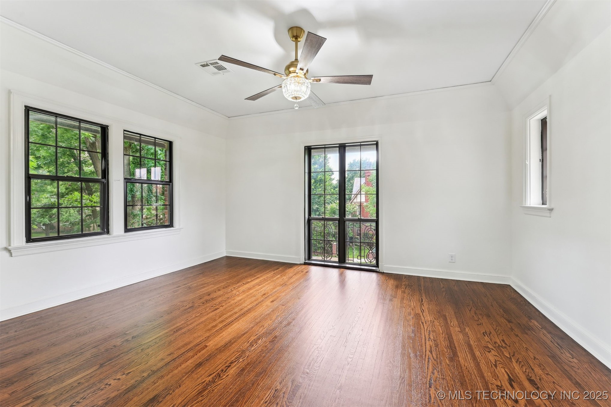 2605 S St Louis Avenue Property Photo 39