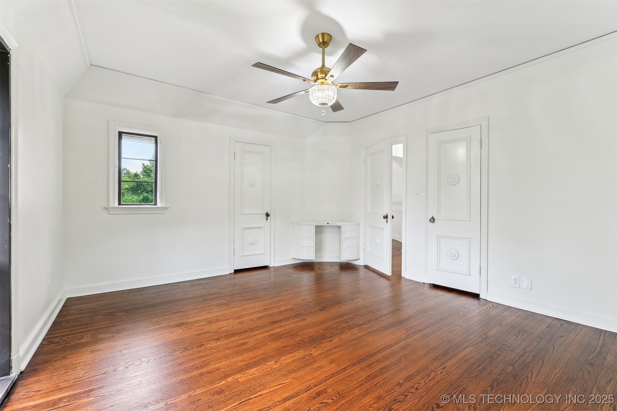 2605 S St Louis Avenue Property Photo 40