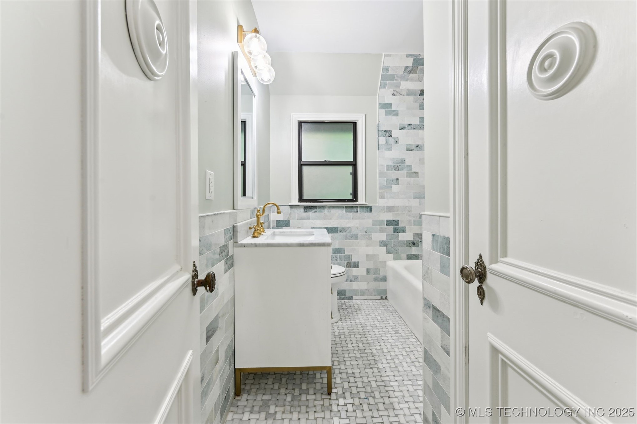 2605 S St Louis Avenue Property Photo 41