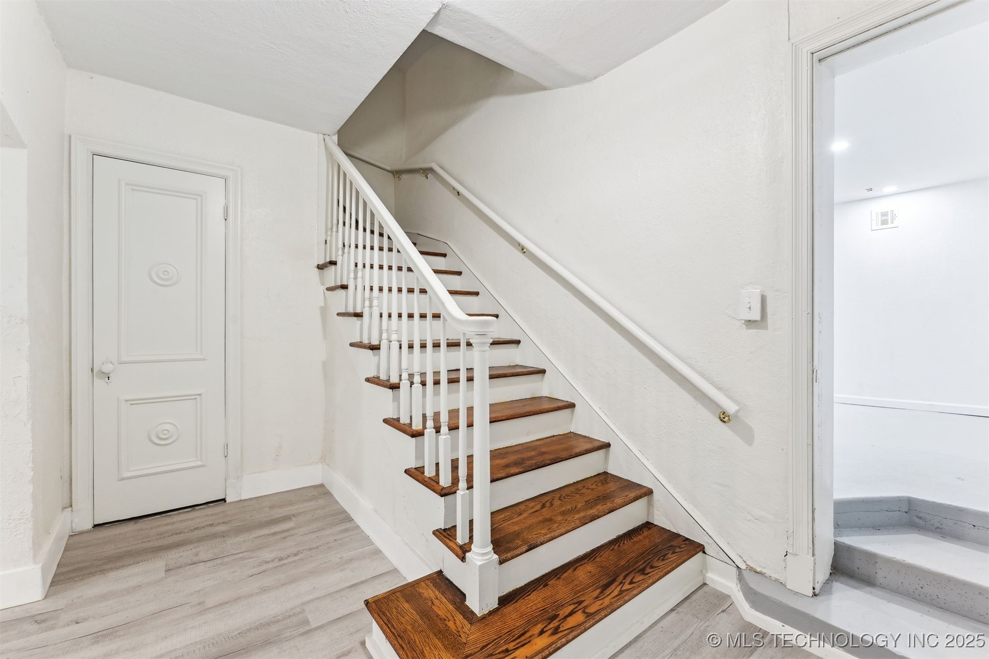 2605 S St Louis Avenue Property Photo 46