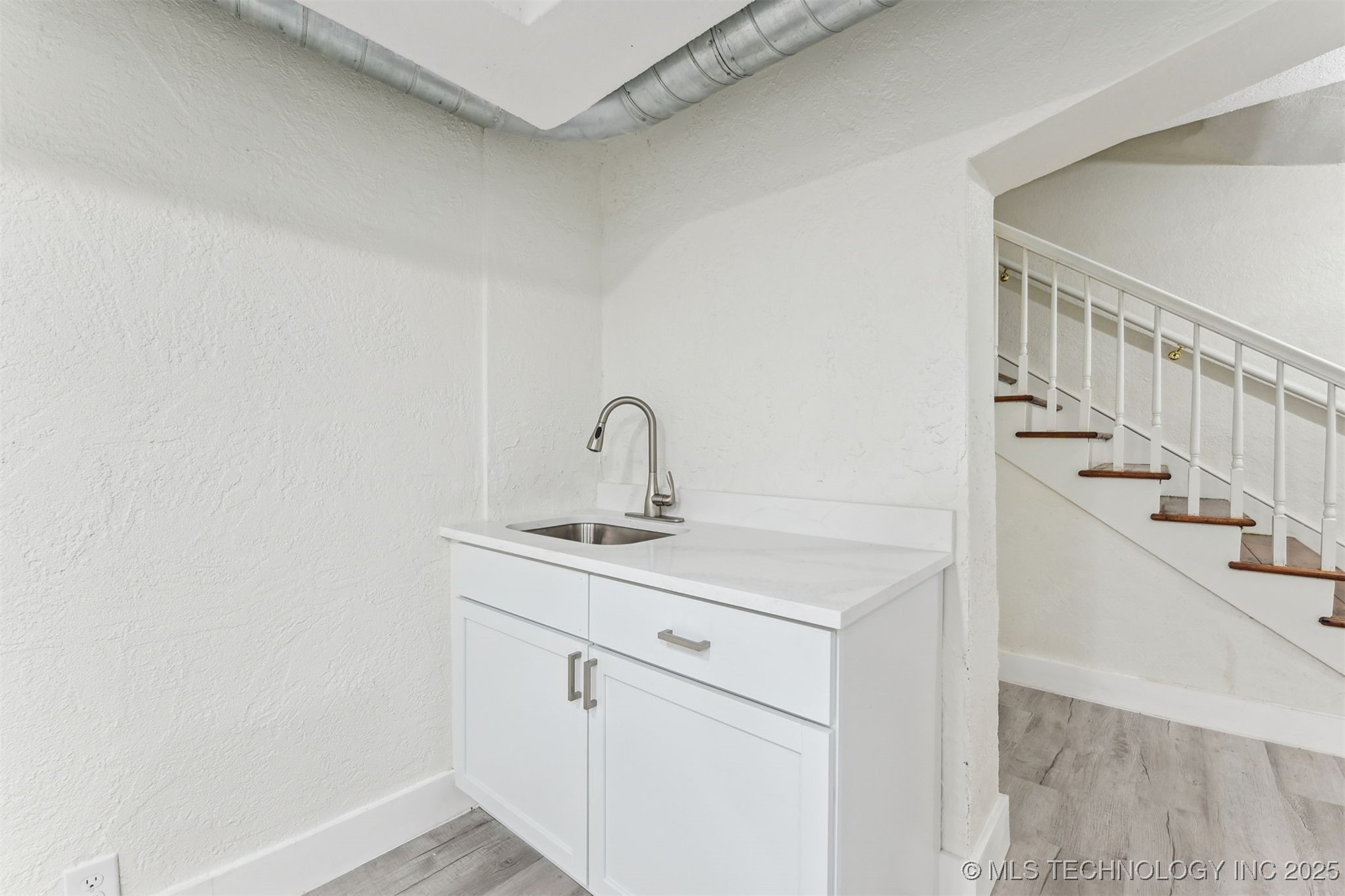 2605 S St Louis Avenue Property Photo 49