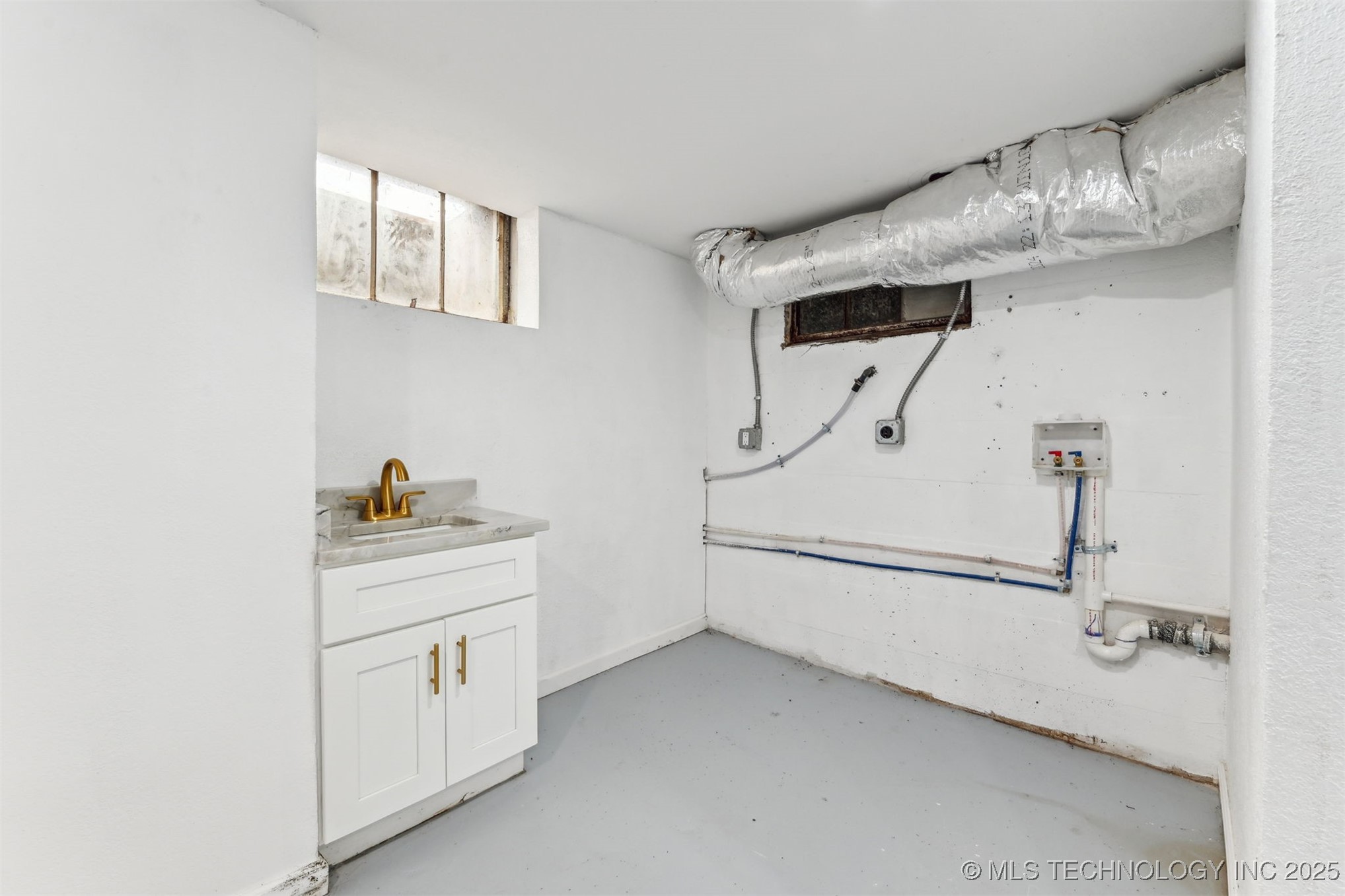 2605 S St Louis Avenue Property Photo 51