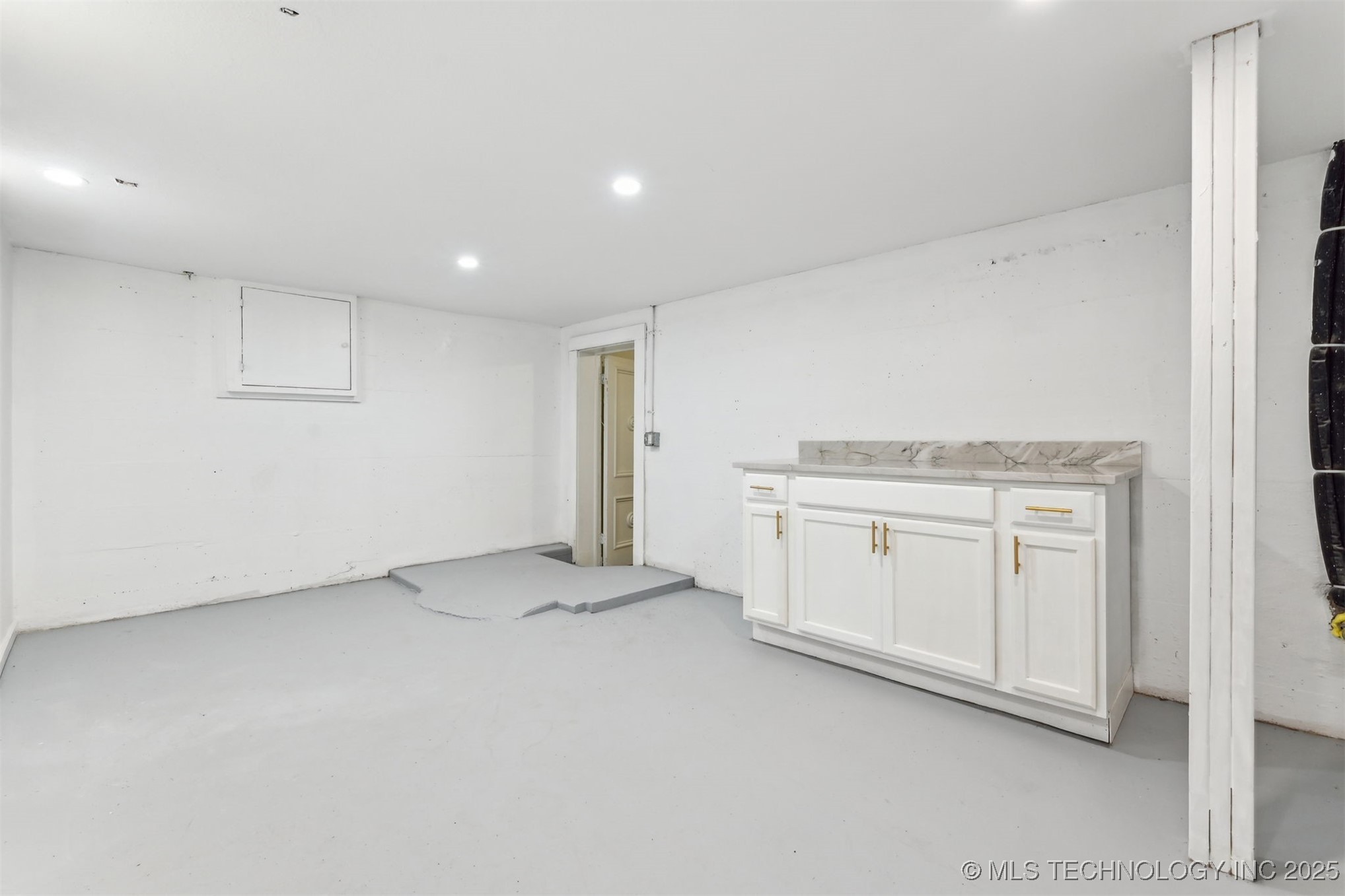 2605 S St Louis Avenue Property Photo 52