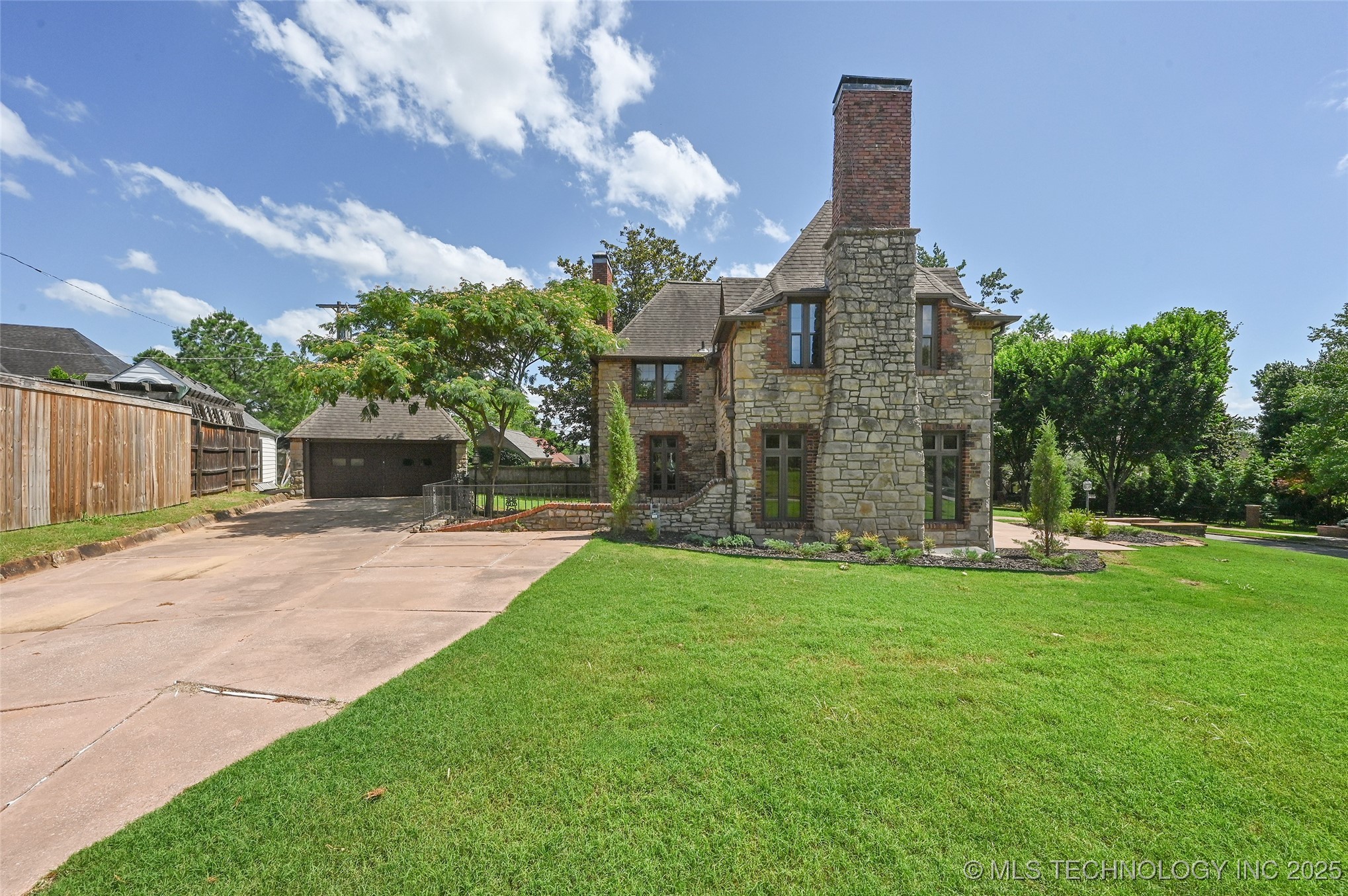 2605 S St Louis Avenue Property Photo 53