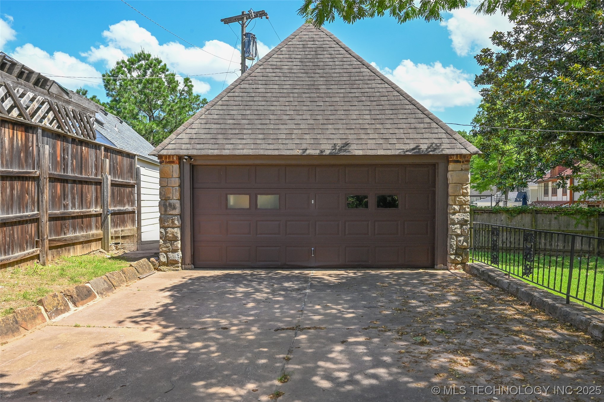 2605 S St Louis Avenue Property Photo 54