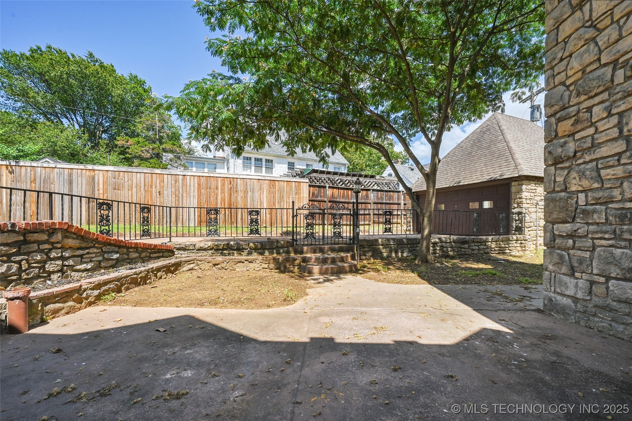 2605 S St Louis Avenue Property Photo 55