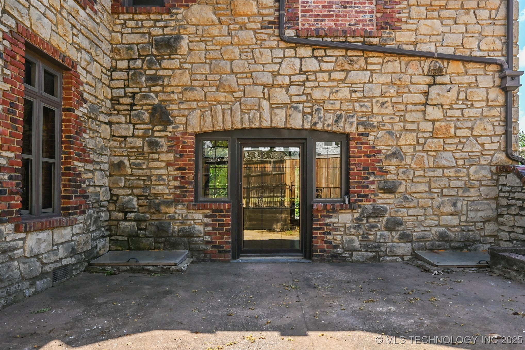 2605 S St Louis Avenue Property Photo 56