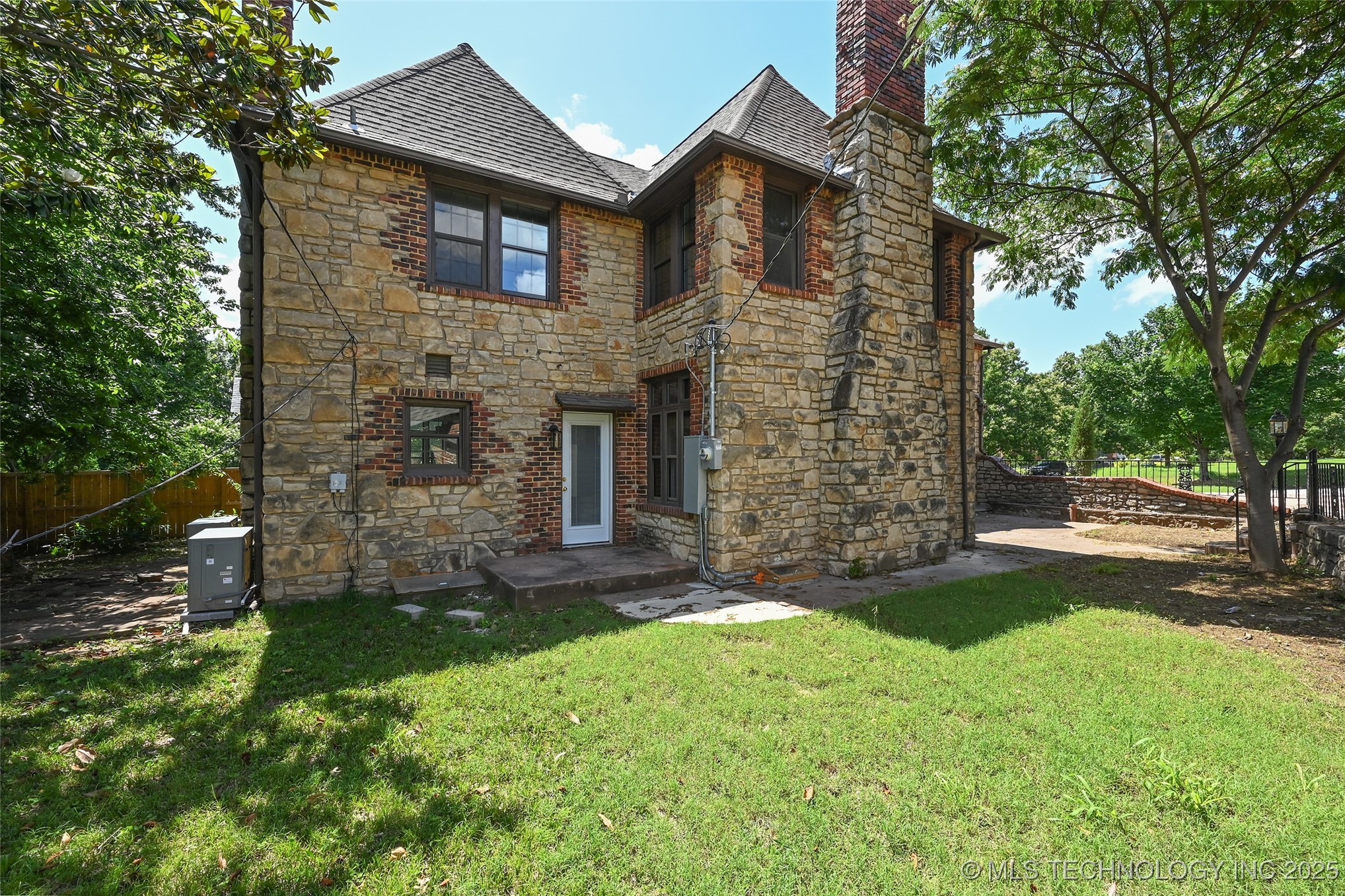 2605 S St Louis Avenue Property Photo 57