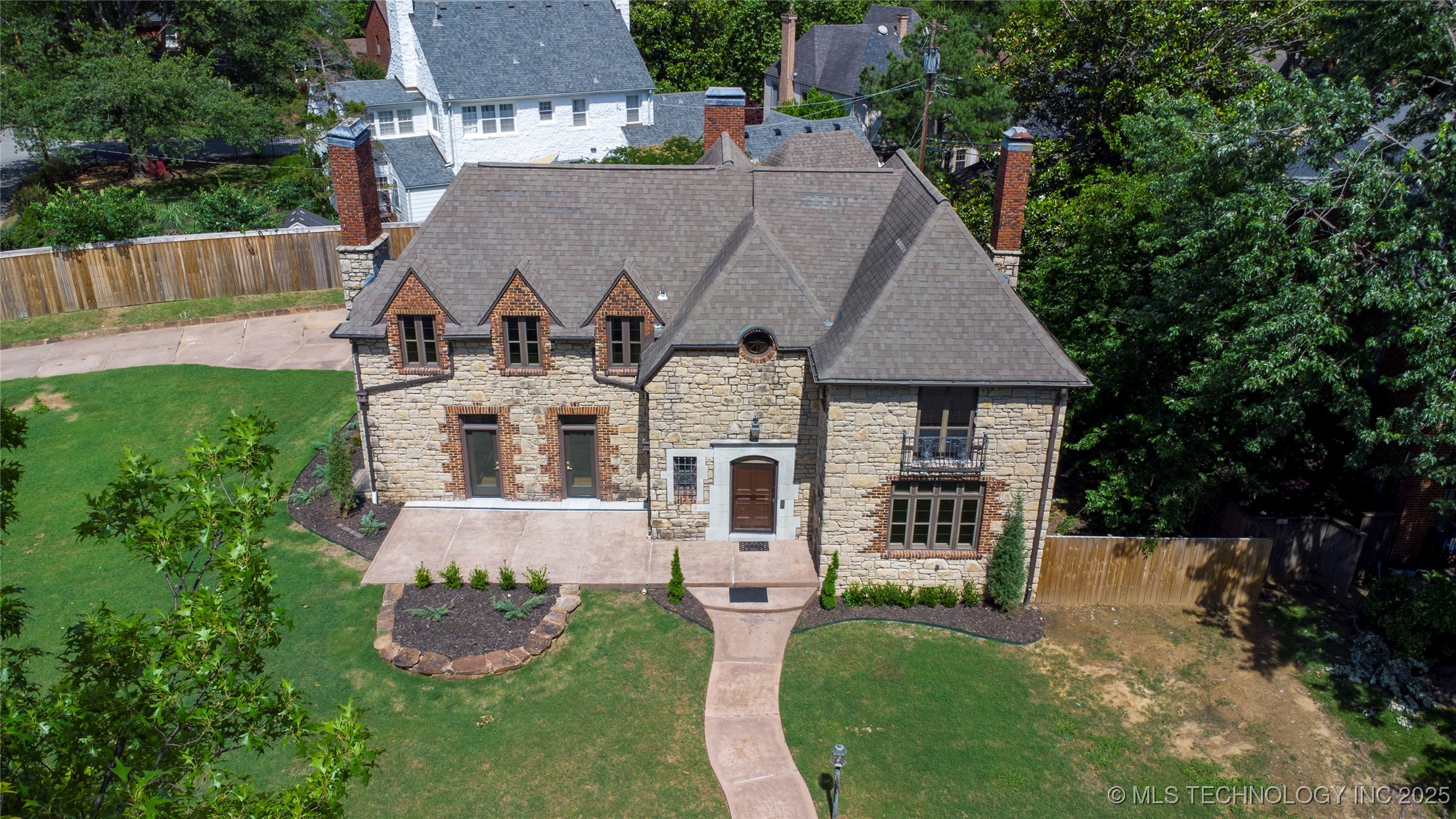 2605 S St Louis Avenue Property Photo 60