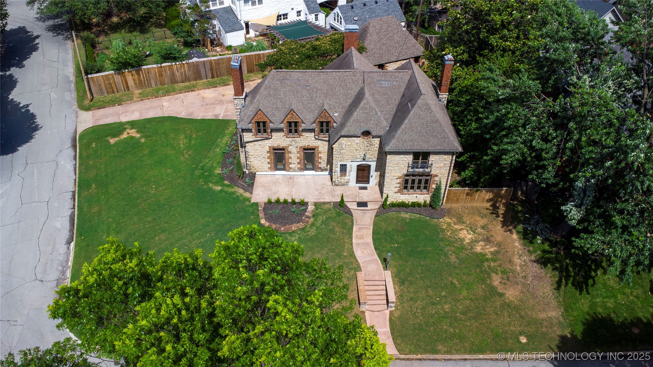 2605 S St Louis Avenue Property Photo 62