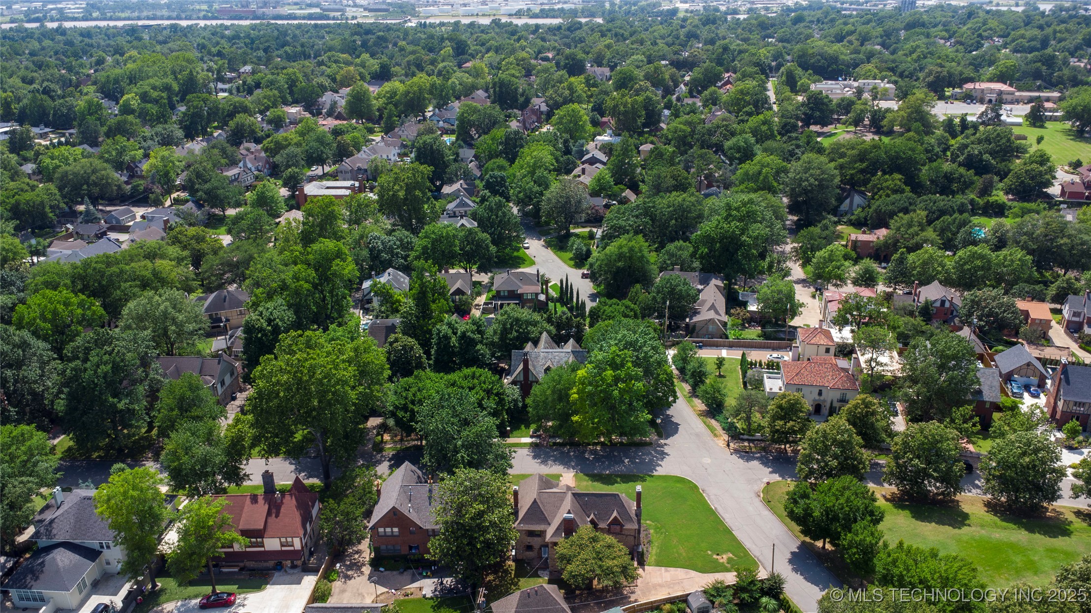 2605 S St Louis Avenue Property Photo 65