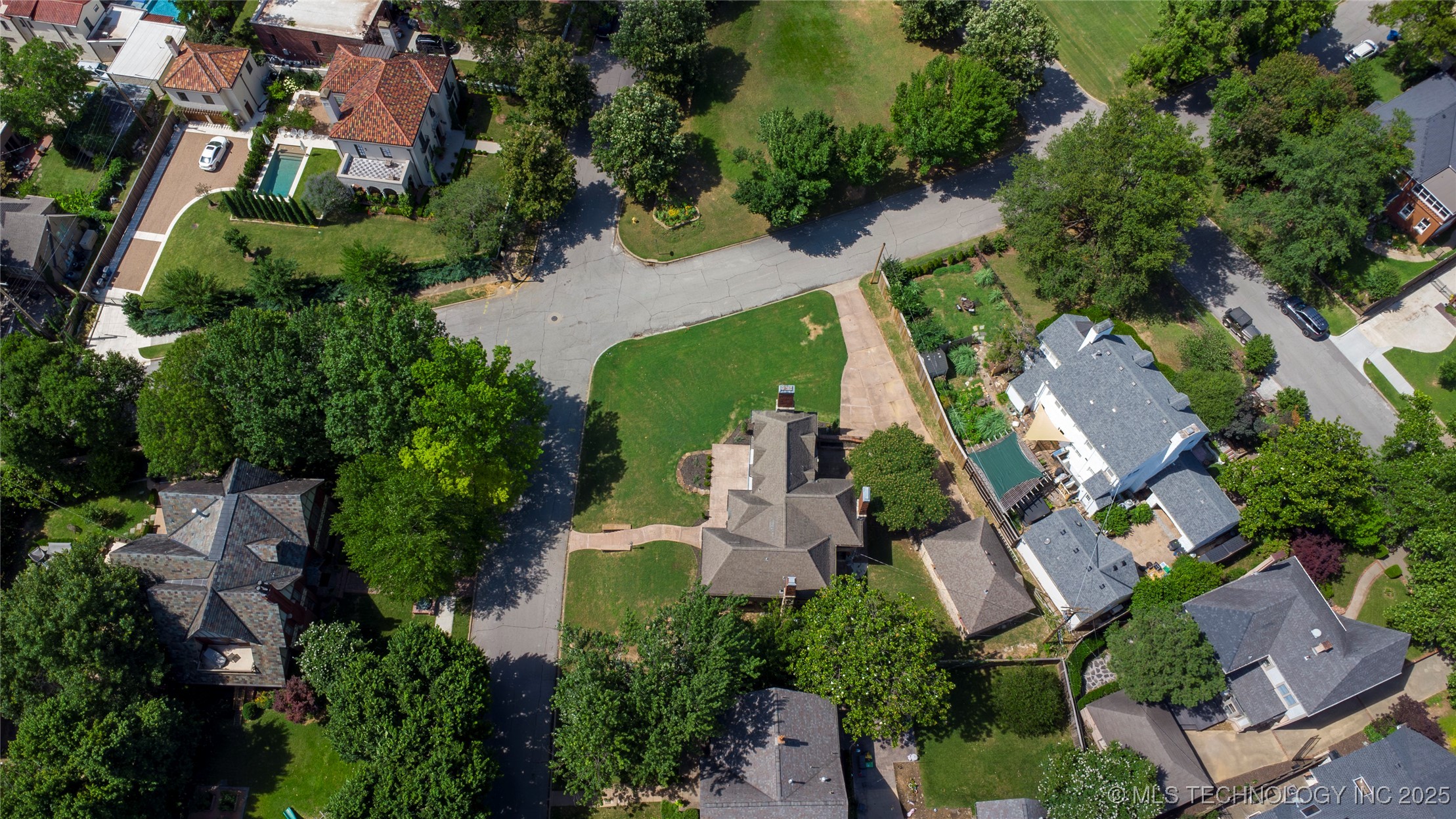 2605 S St Louis Avenue Property Photo 67