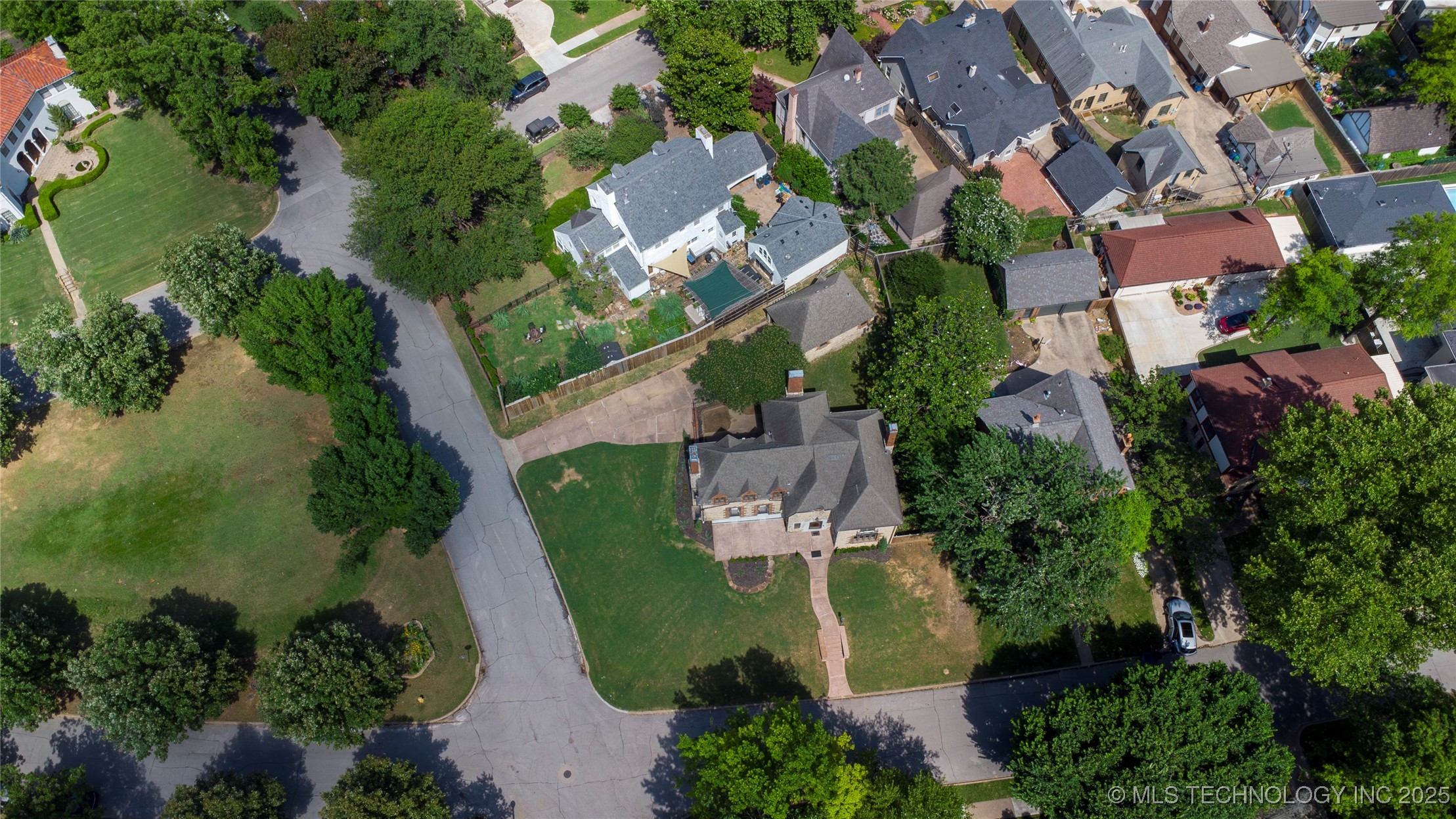 2605 S St Louis Avenue Property Photo 68