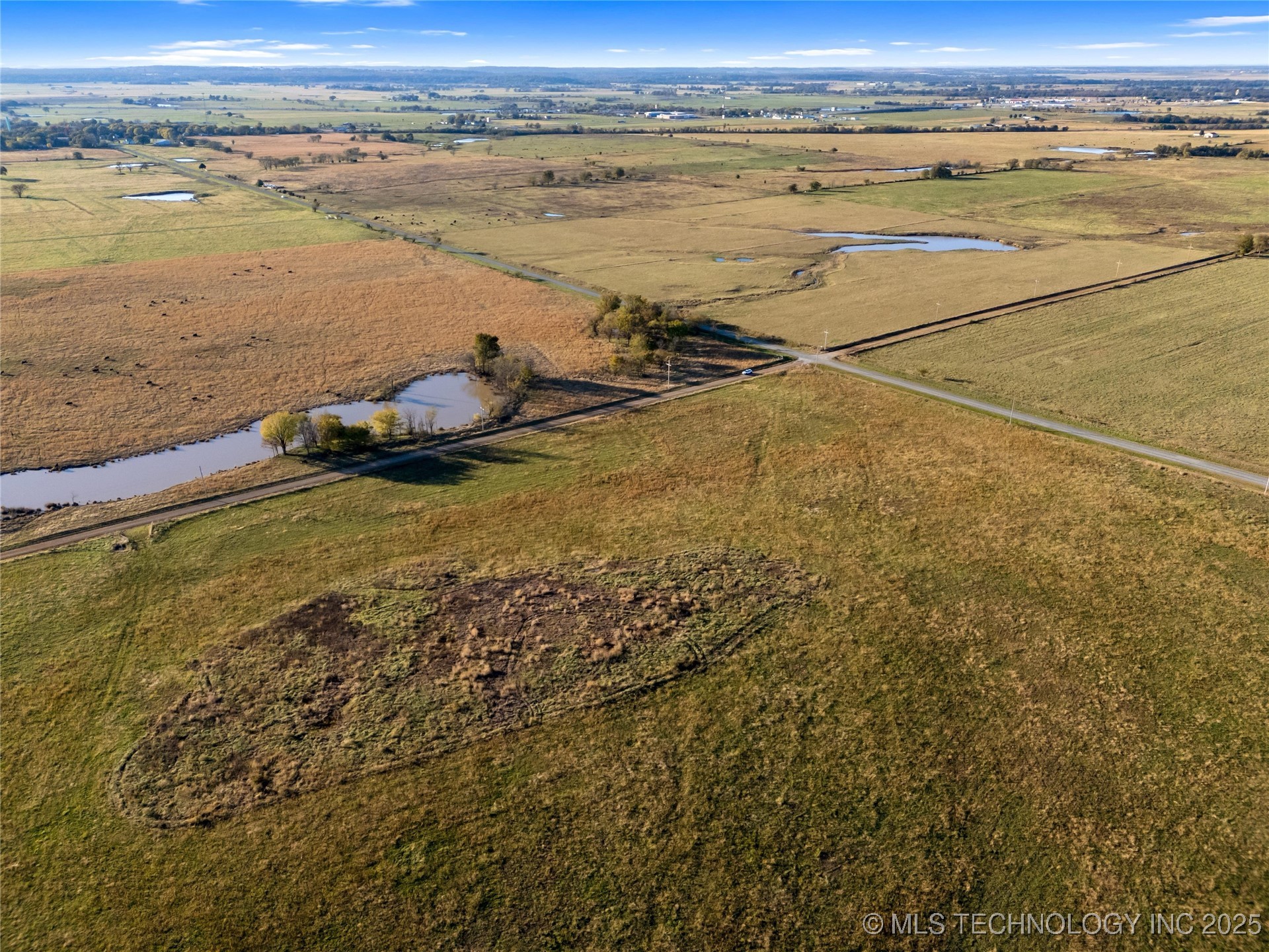 2 E 330 Road Property Photo 4