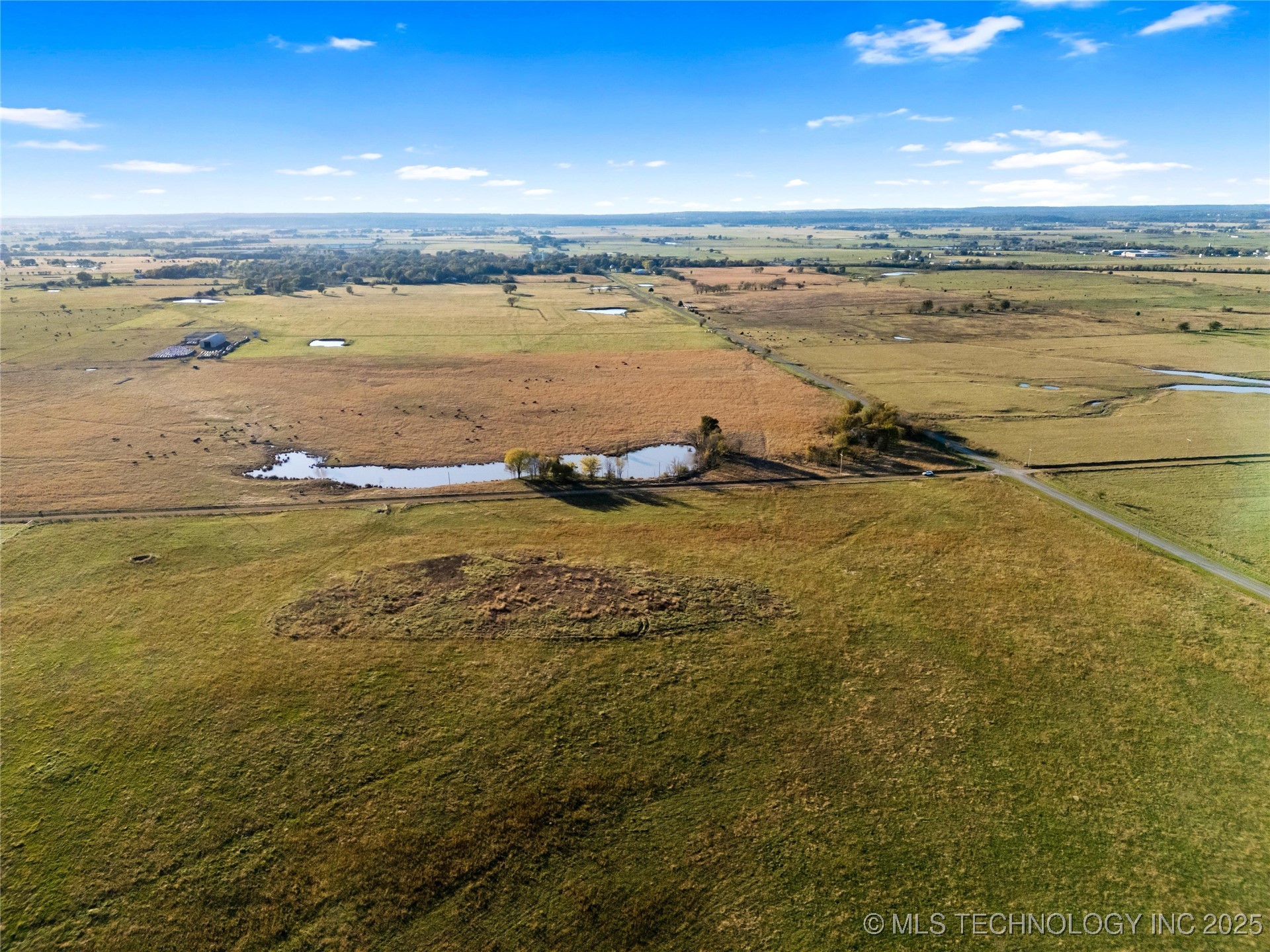 2 E 330 Road Property Photo 5