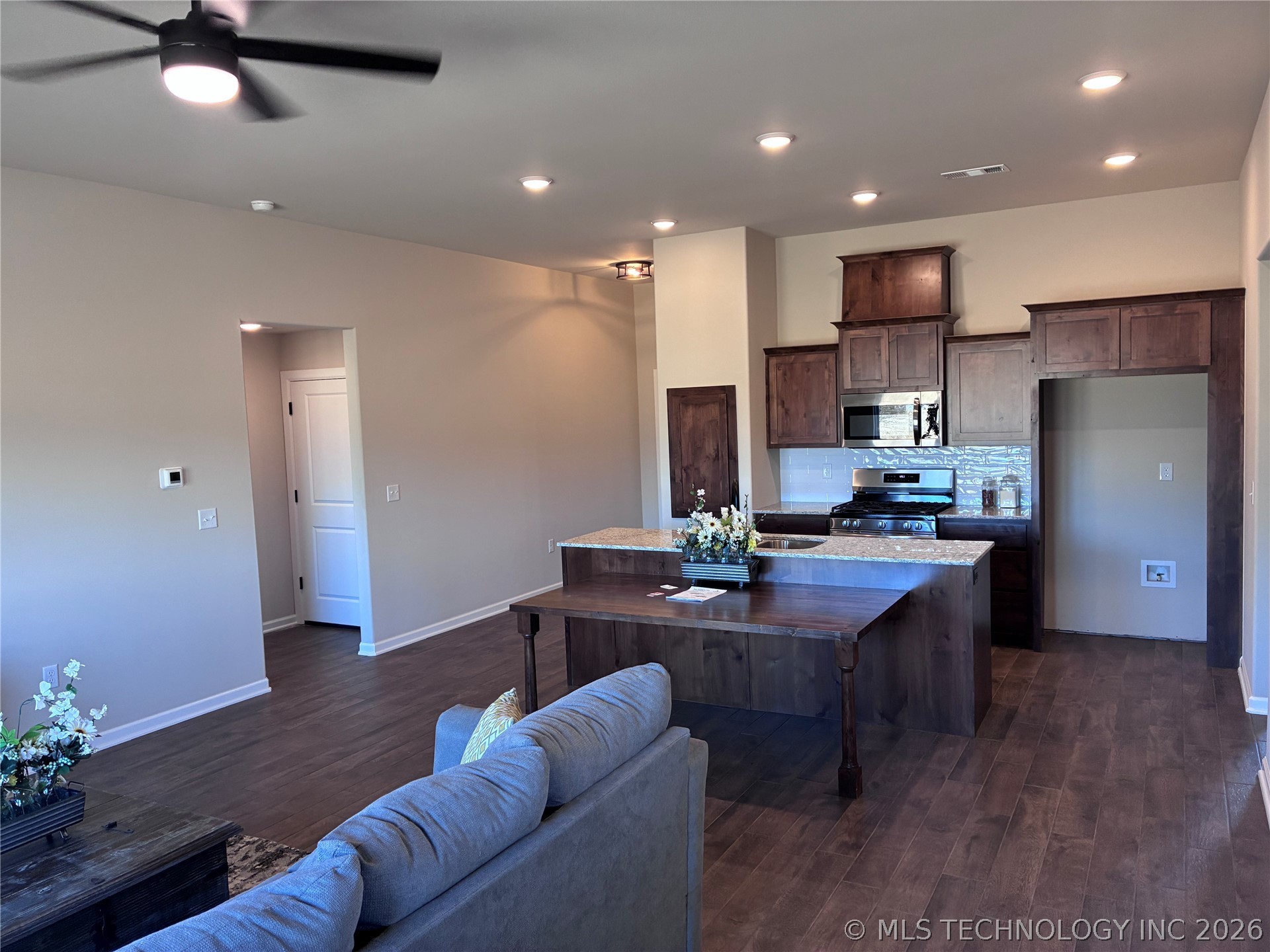 408 Nw 7th Street Property Photo 9