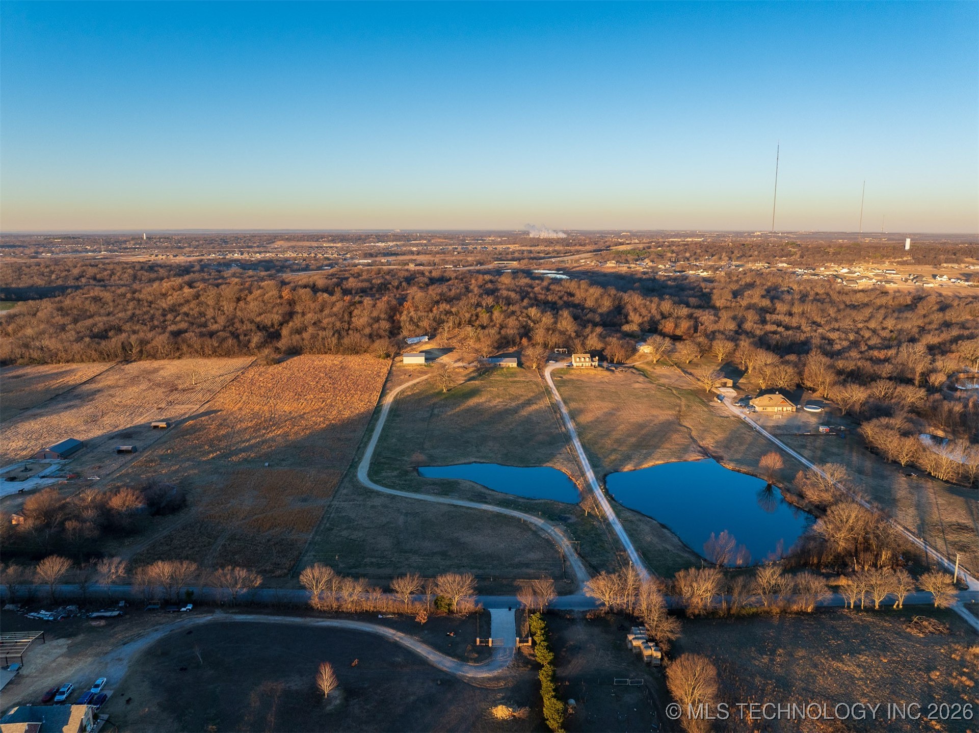 10854 S 305th East Avenue Property Photo 2
